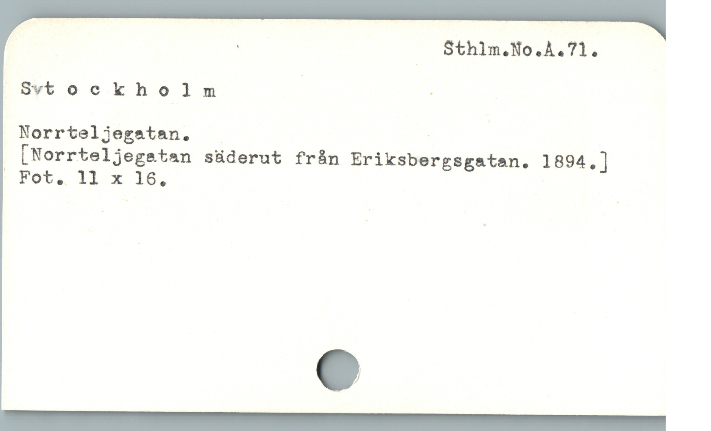 | Sthlm.No.A.71.
Svtoc khol1m | ;
Norrteljegatan. '
[Norrteljegatan säderut från Eriksbergsgatan. 1894,]
| Pet, 11 x 10,
e
