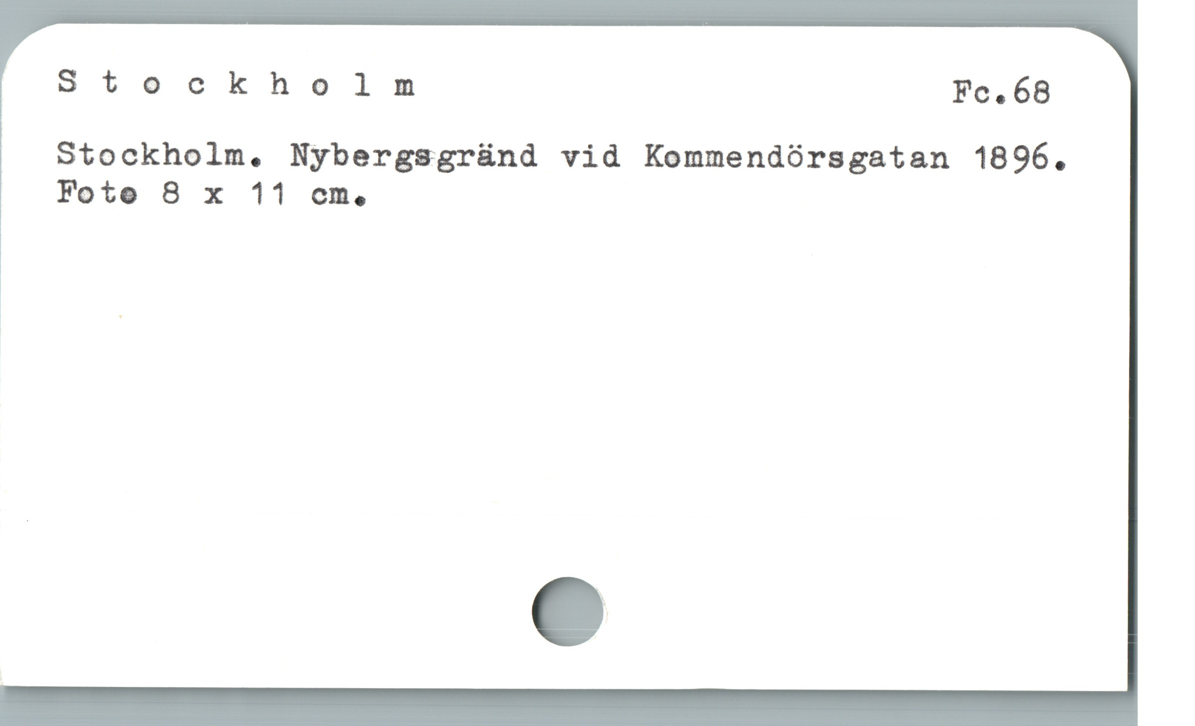  Stockholm Fc.68
Stockholm. Nybergsgründ vid Kommendórsgatan 1896.
Foto 8 x 11 cm,

1

! .
