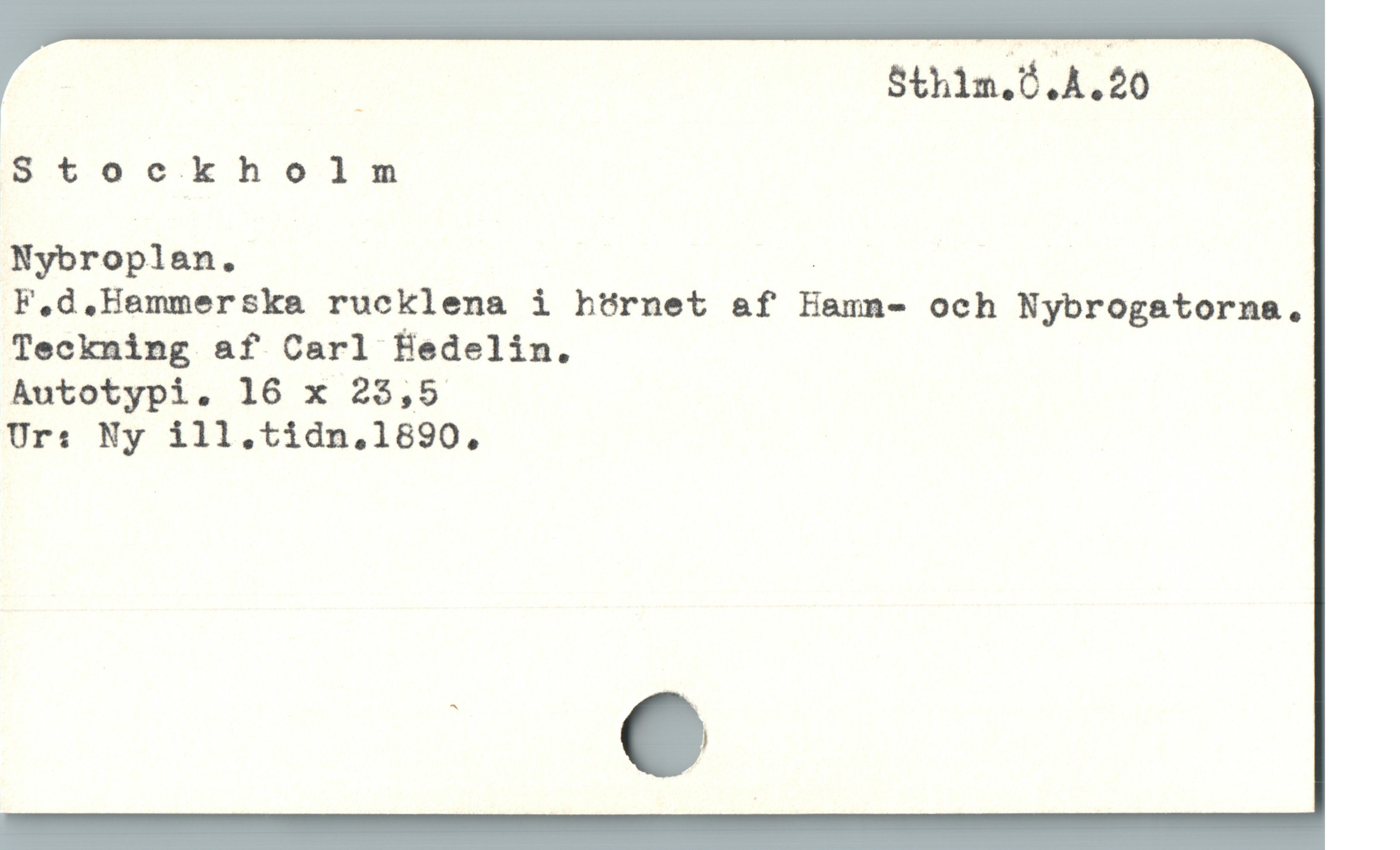  | Sthim.ö.A.20
Stockholm
Nybroplan. |
F.d .Hammerska rucklena i hörnet &f Hamn- och Nybrogatorna.
Teckning af Carl Hedelin.
Autotypi. 16 x 235,5
Ur: Ny ill.tidn,1690.
