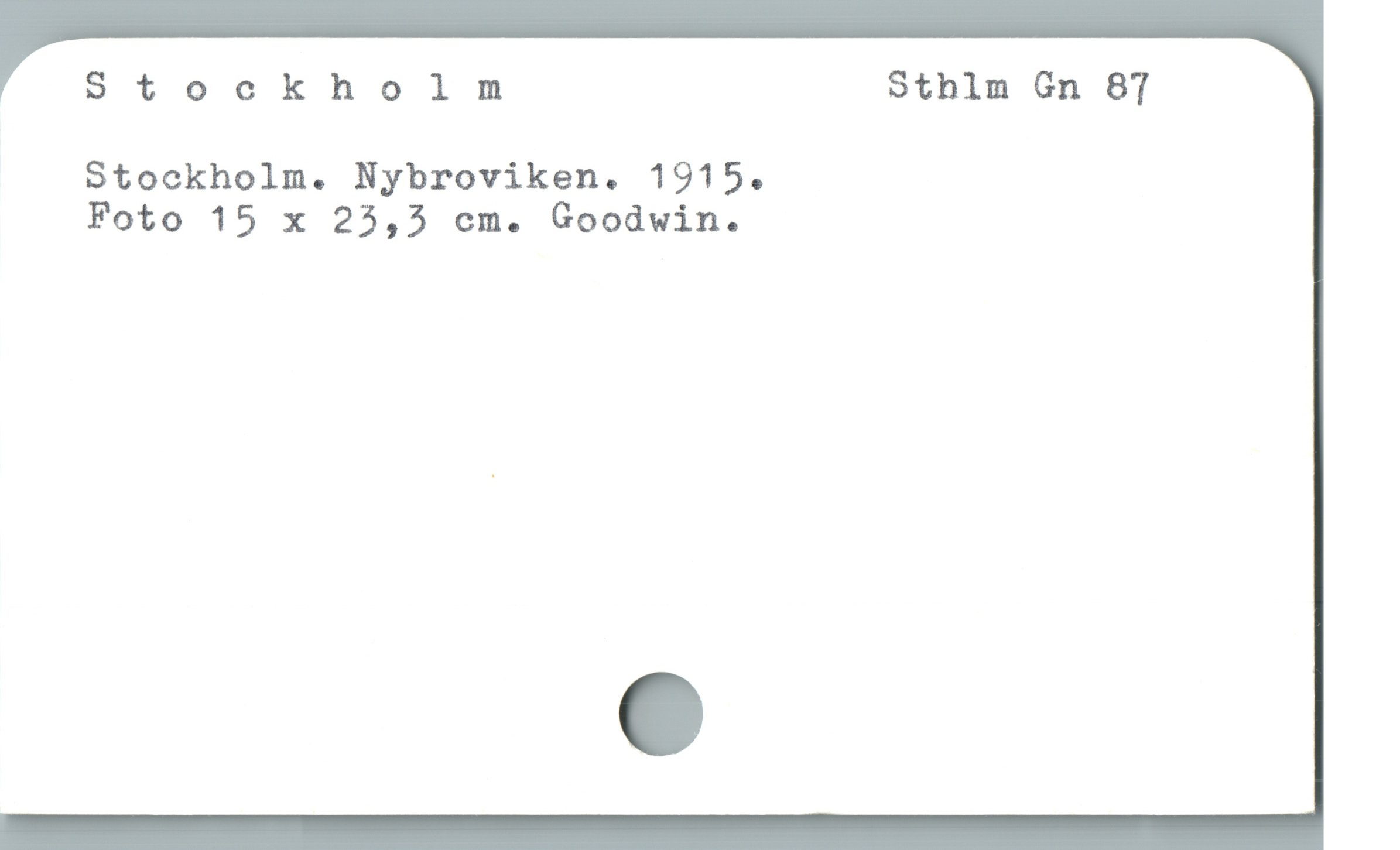  Stockholnm Sthlm Gn 87
Stockholm. Nybroviken. 1915.
Foto 15 x 25,5 cm. Goodwin.
