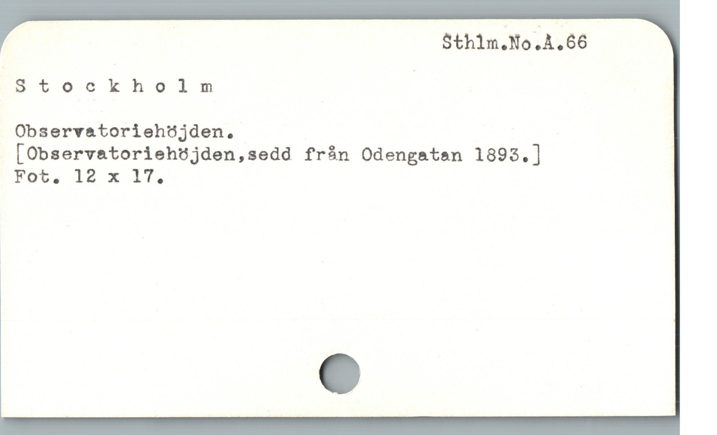  | Sthlm.No.A.66
UHt$ioookhboiln |
Observatoriehójden,
[Observatoriehójden,sedd frán Odengatan 1892.]
Fot, 12 x 17,
