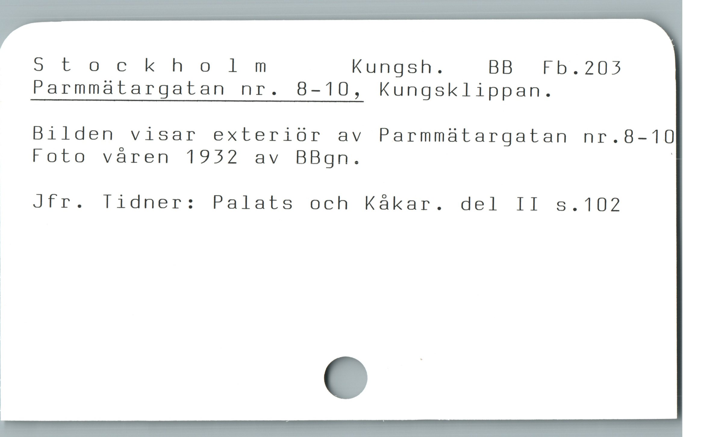  Stockholm Kungsh. BB Fb.2035
Parmmátargatan nr. 8-10, Kungsklippan.
Bilden visar exteriór av Parmmaátargatan nr.8-10
Foto våren 1952 av BBgn.
Jfr. Tidner: Palats och Kákar. del II s.102

ï

|

|

ï e

!
