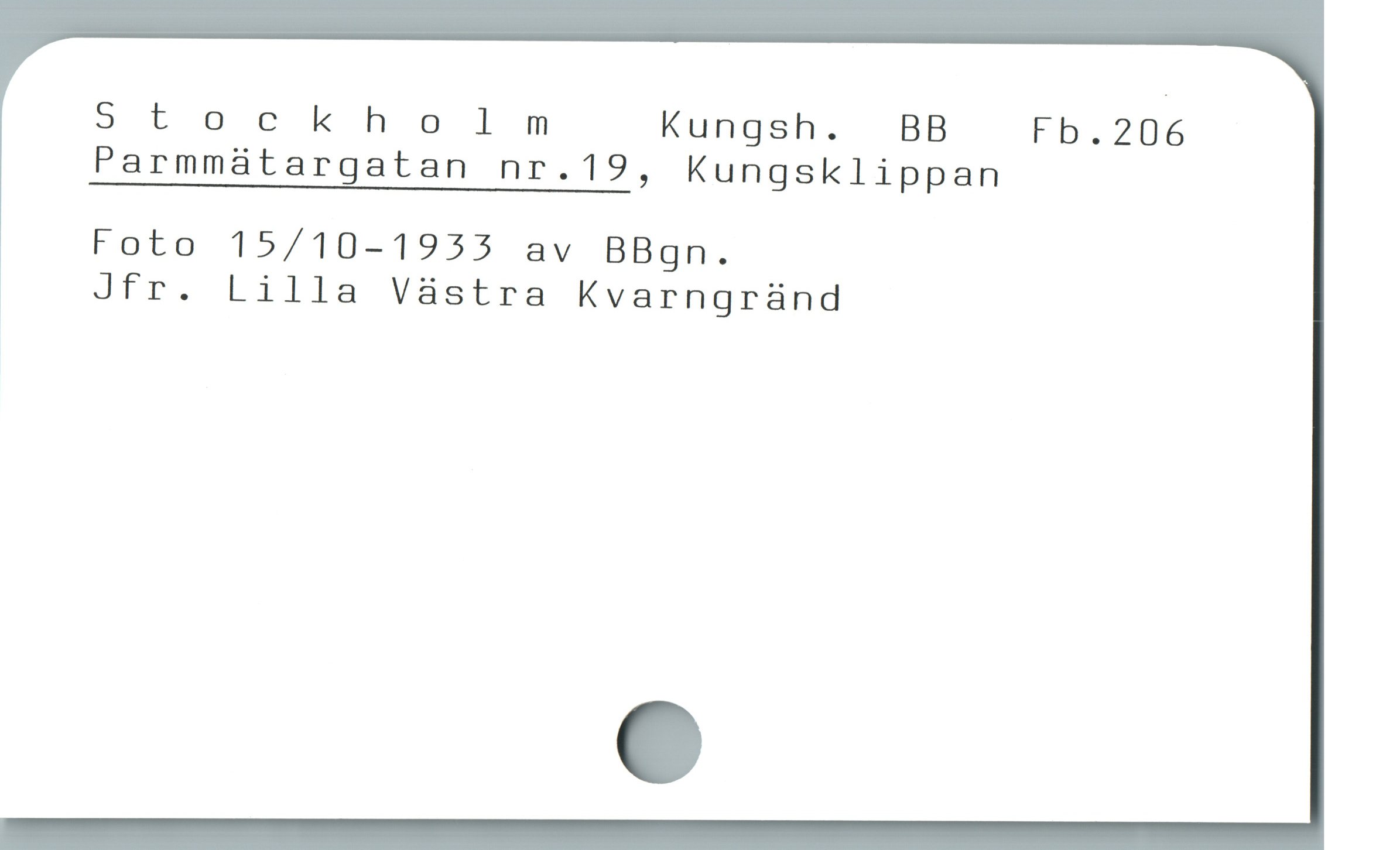  5tockholm Kungsh.  BB Fb.206
Parmmaátargatan nr.19, Kungsklippan

Foto 15/10-1955 av BBgn.

Jfr. Lilla Vàstra Kvarngrànd
