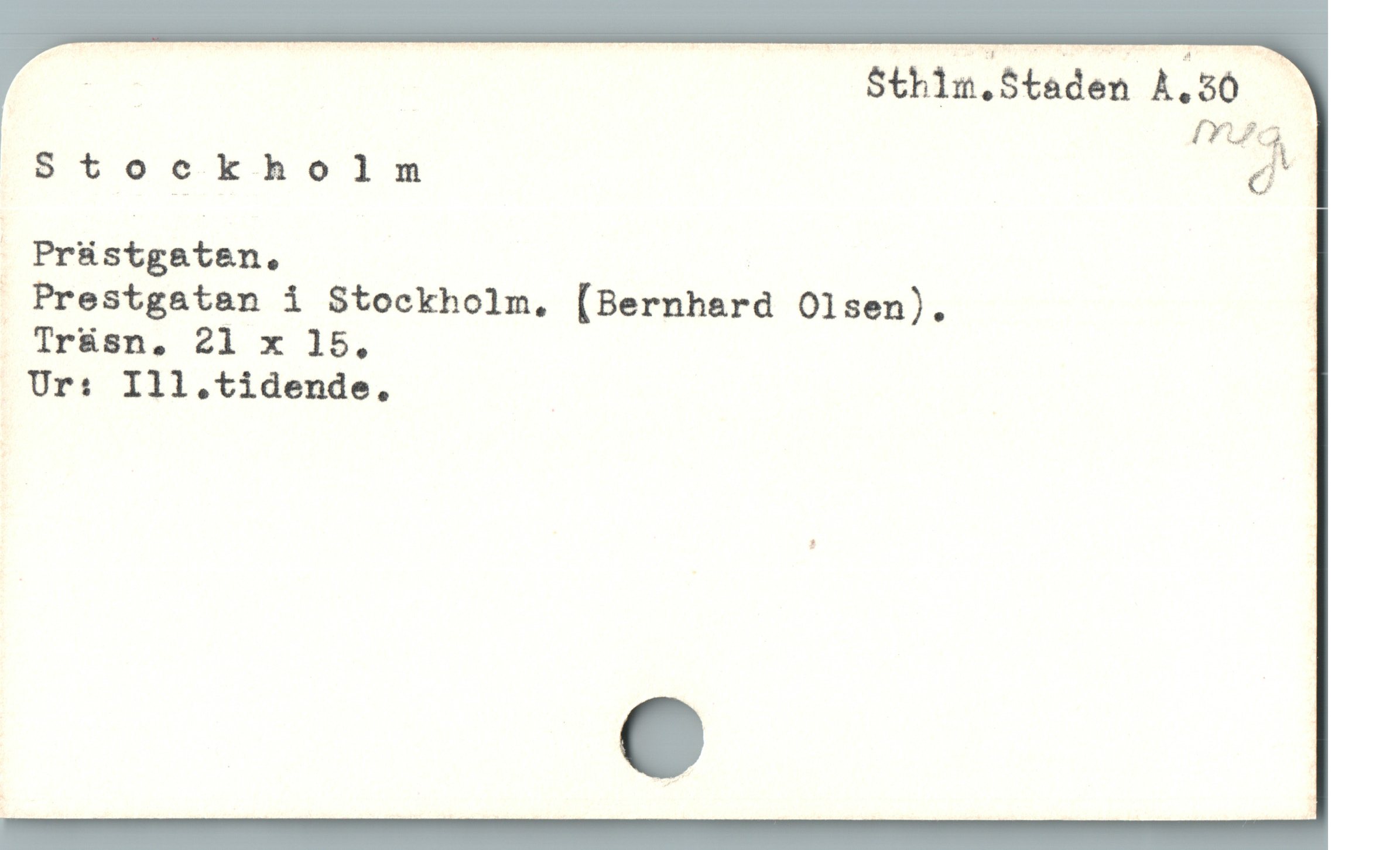  — | ( Stkim.Steden A.50 —
Ma I
Stockholm åt
Prästgaten.
 Prestgatan i Stockholm. (Bernhard Olsen).
. Tr&sn. 21 x 15, |
oUr: Ill.tidende.
