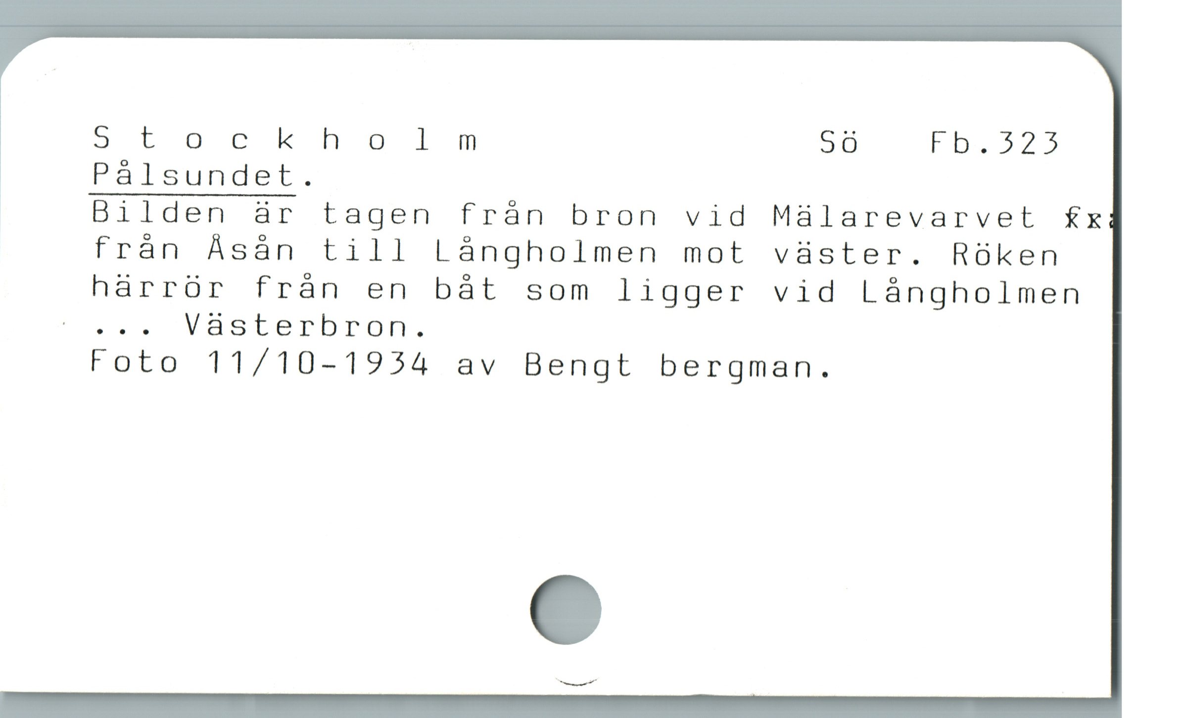  Stockholm 50 Fb.3225
Pálsundet.

* Bilden är tagen frán bron vid Mälarevarvet fx
från Åsån till Lángholmen mot väster. Röken
härrör från en båt som ligger vid Långholmen

' » « . Vüsterbron.
Foto 11/10-1934 av Bengt bergman.
