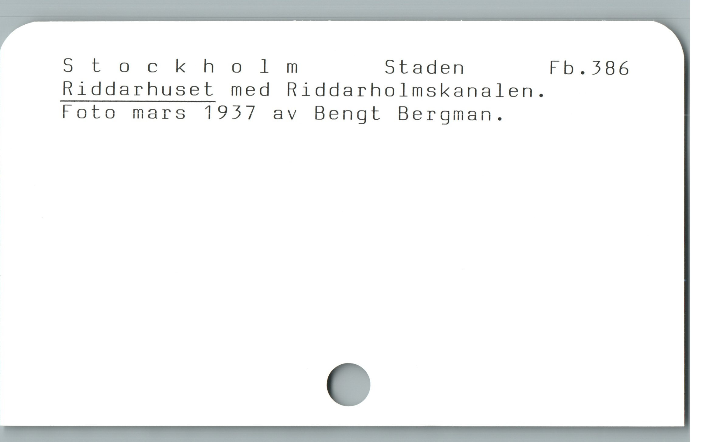  S toc k ho 1 m Staden Fb.586
Riddarhuset med Riddarholmskanalen.
Foto mars 1957 av Bengt Bergman.
