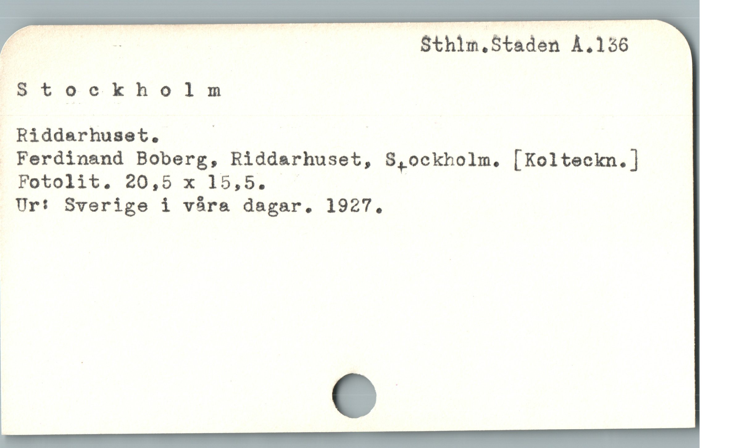  E - Sthlm.Staden À.136
"'$Stockholm
” Riddarhuset. :
. Ferdinand Boberg, Riddarhuset, S,ockholm. [Kolteckm.]
Fotolit. 20,5 x 15,5.

Ur: Sverige i våra dagar. 1927.
