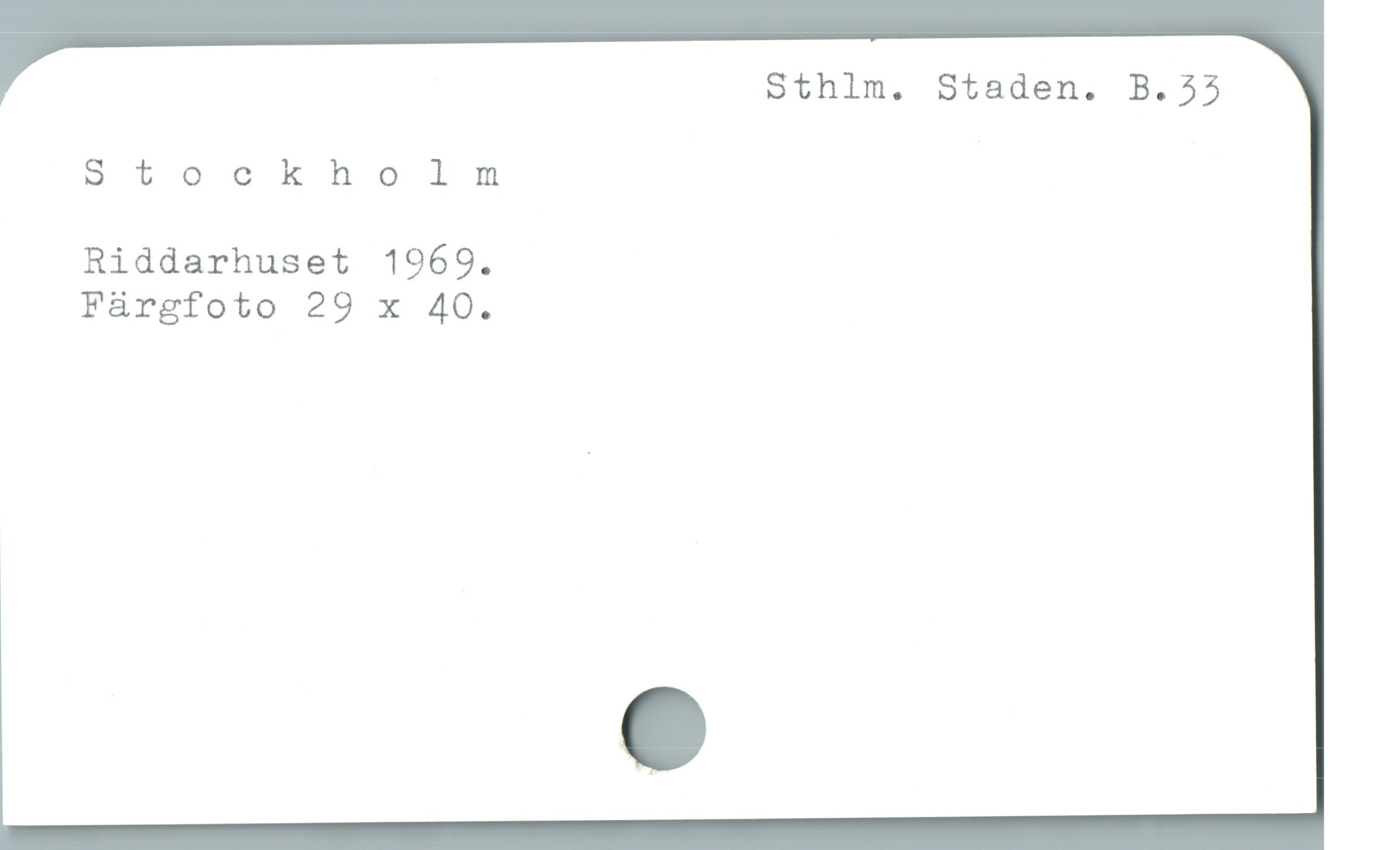  Sthlm. Staden. B. 33
Stockholm
Riddarhuset 1969.
FArgfoto 29 x 40O.
