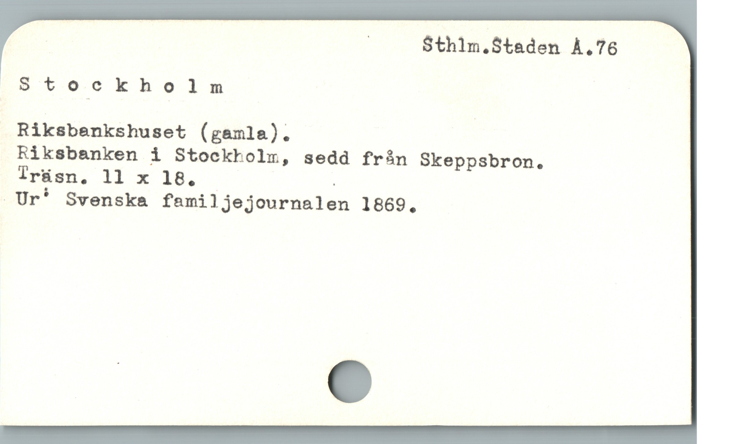  | —— $Sthin.Staden À.76
Stockh olm
Riksbenkshuset (gamla).
Riksbanken i Stockkolr, sedd från Skeppsbron.
lrüsn. 11 x 18. .
Ur' Svenska familjejournalen 1869,
