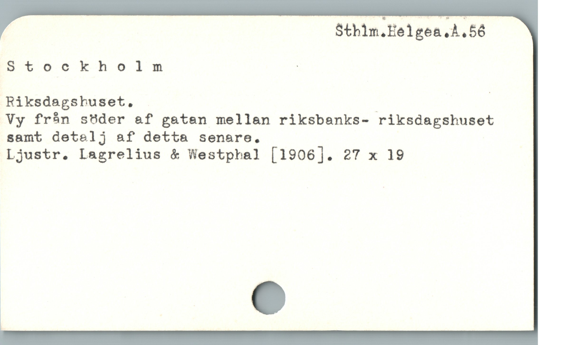  Sthlm.Helgea.å.58
Stockholnm :
Riksdagshuset. ; |
Vy fràán sHüder &f gatan mellan riksbanks- riksdagshuset
samt detelj af detta senare,
Ljustr. Lagrelius & Westphal [1906]. 27 x 19
