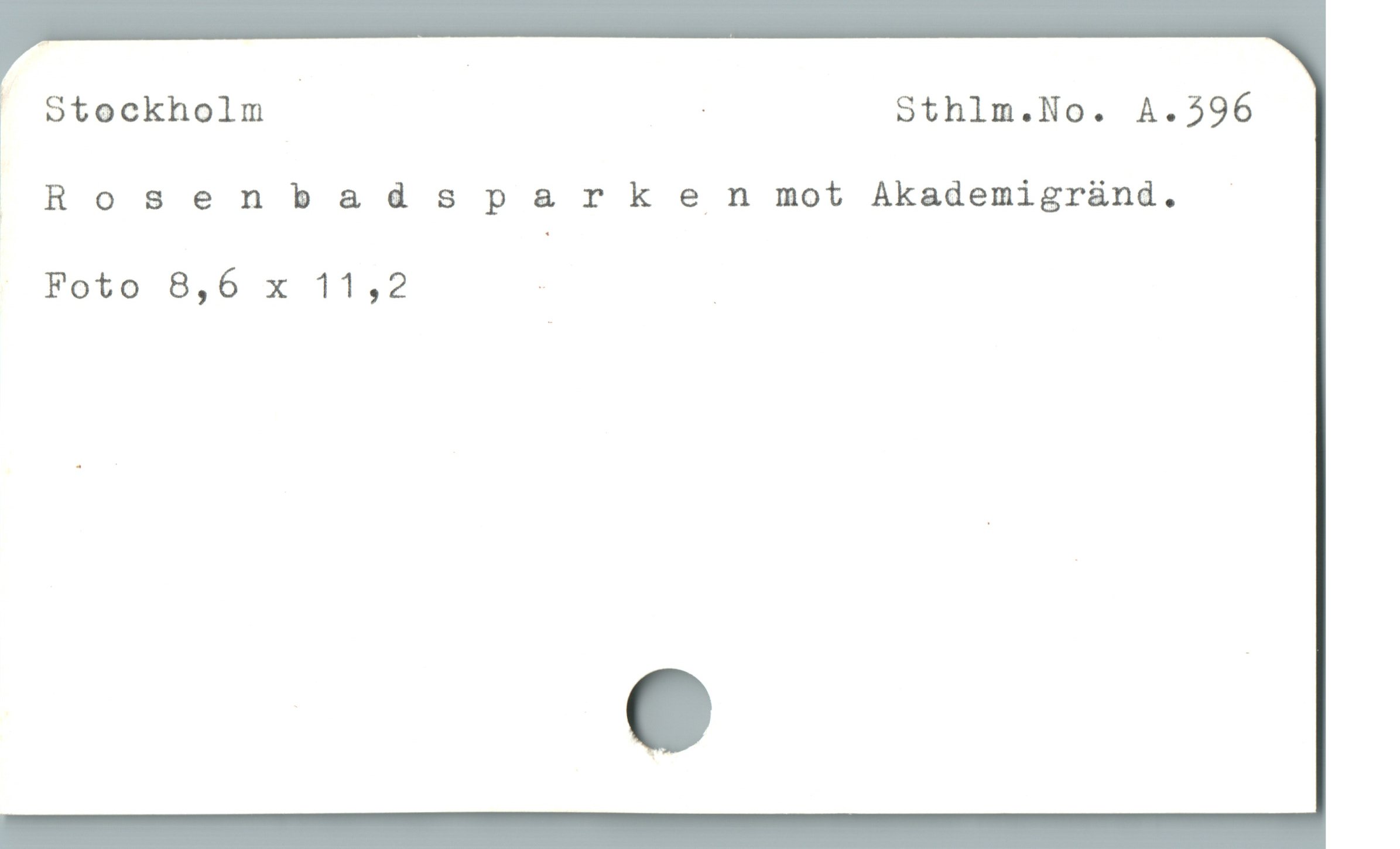  — Stockholm | - Sthlm.No. A.396
ï

 Rosenbadsparkennsmot Akademigrüánd. -
' Foto 8,6 x 11,2 : |
