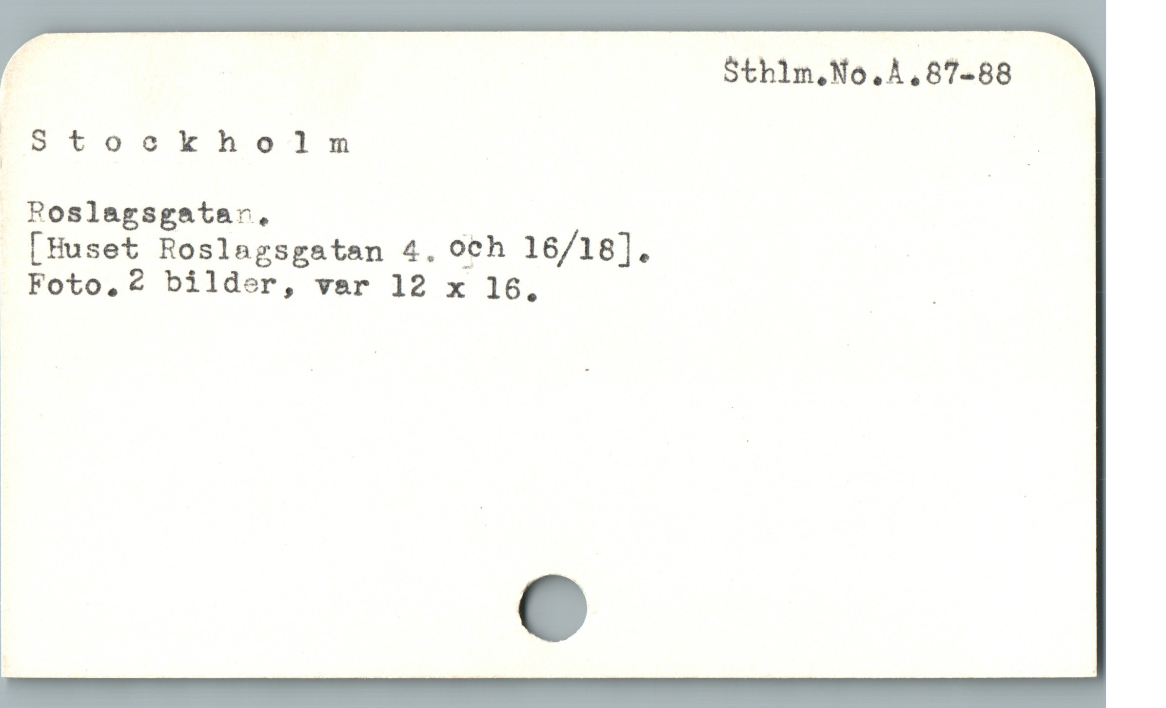  | Sthlm.No.A.87-88
) Stockholm E
. Roslagsgatar,
 [Huset Roslagsgatan 4. och 16/18].
Foto,.£ bilder, var 12 x 16. T
