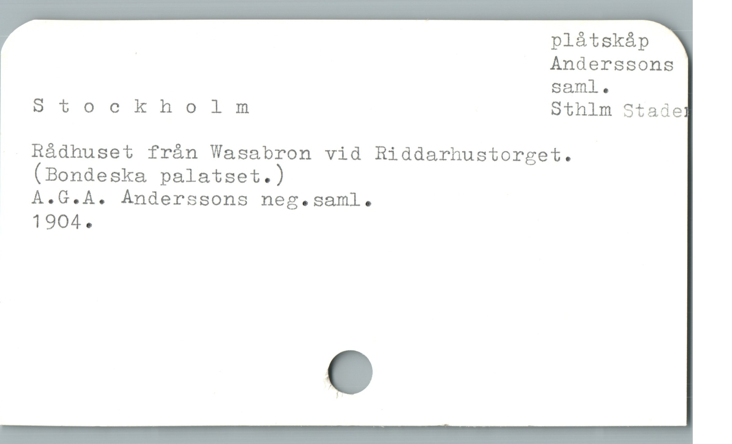  plåtskåp
| Anderssons
saml,.
Stockholm Sthlm Stade
Rádhuset frán Wasabron vid Riddarhustorget.
(Bondeska palatset.)
A.G.A. Anderssons neg.saml.
1904.
