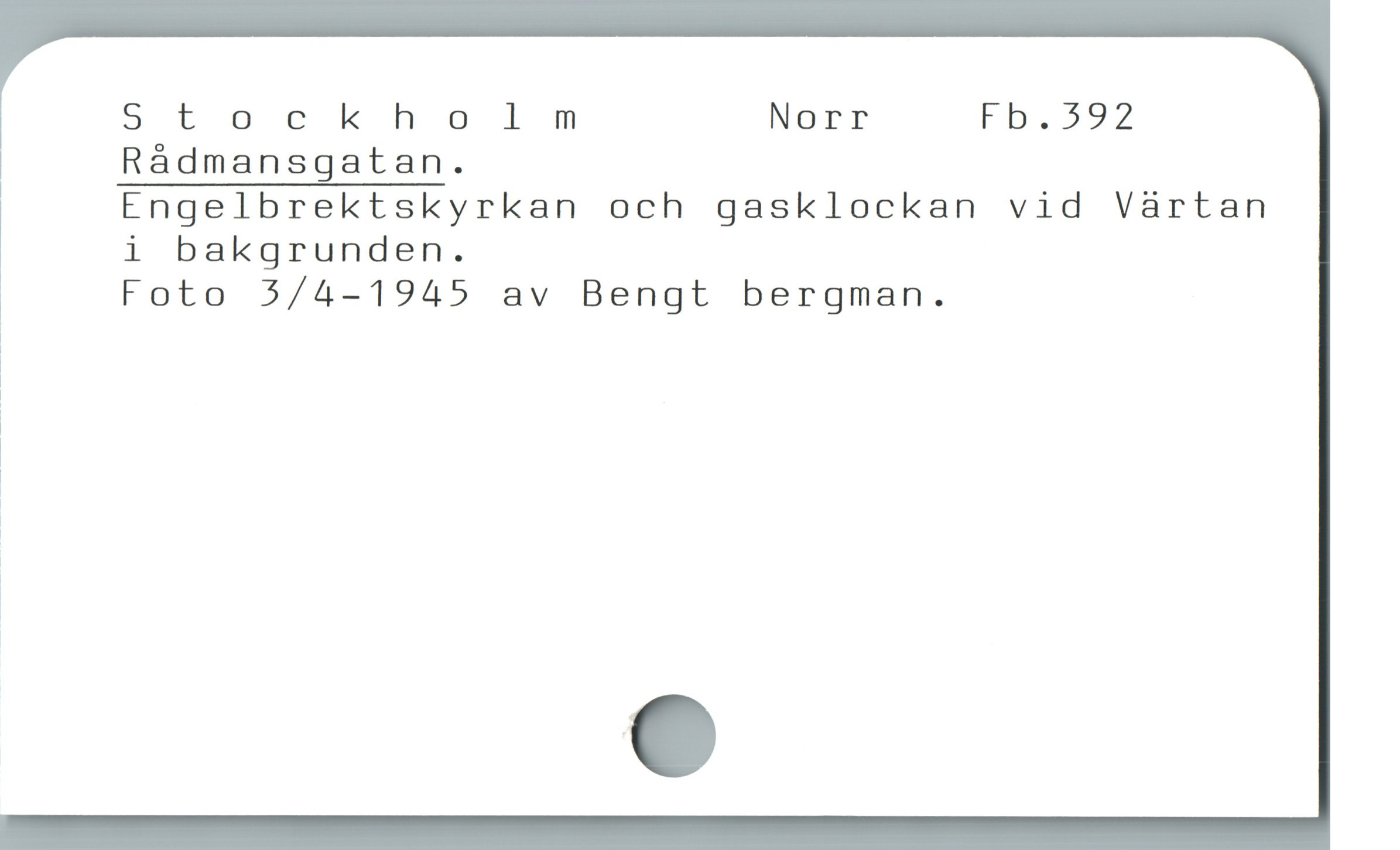  Stockholmnm NOrr Fb,392

| Rádmansgatan.

| Engelbrektskyrkan och gasklockan vid Vàartan
i bakgrunden.
Foto 5/4-1945 av Bengt bergman.

|

|

l

|

1
