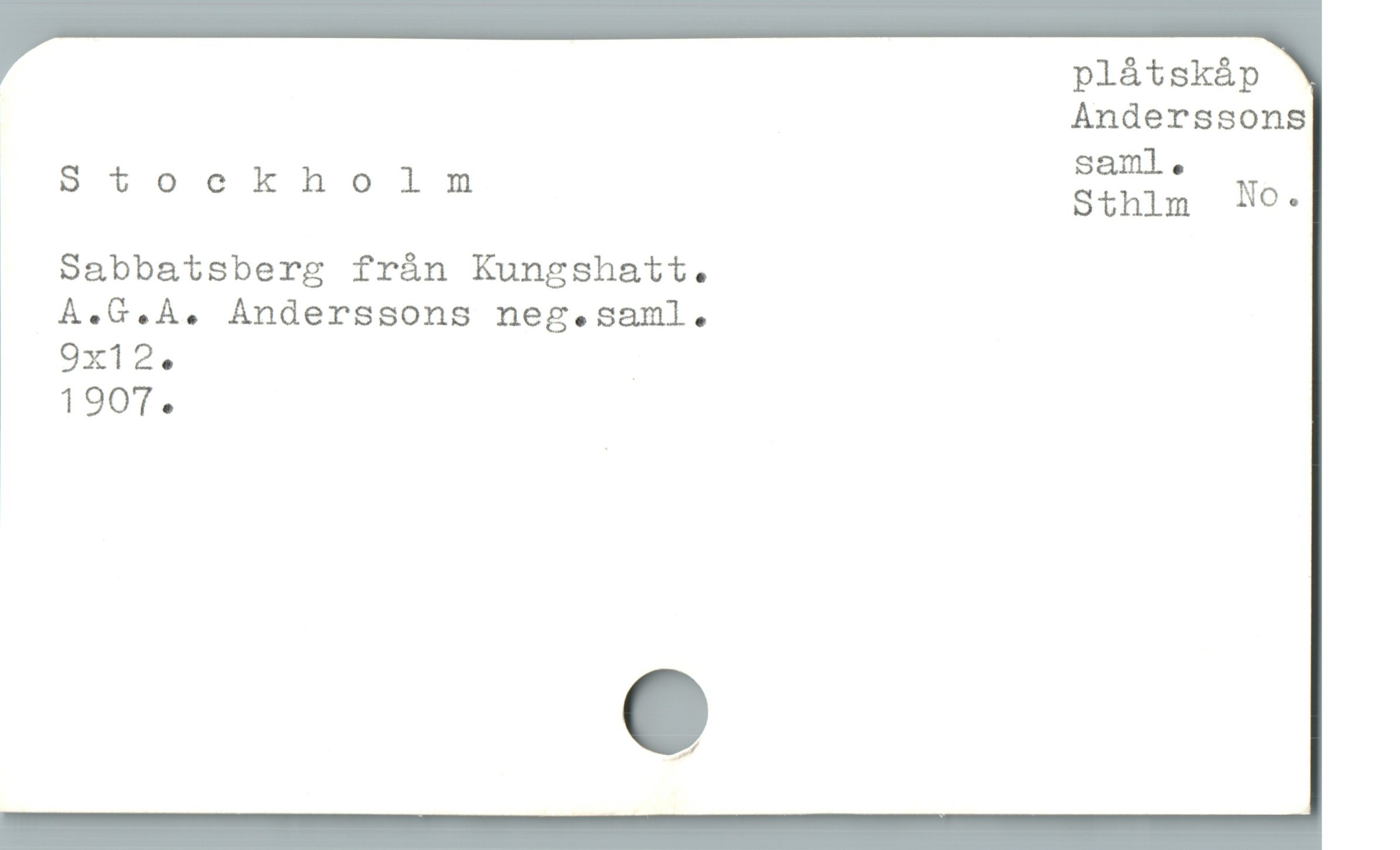  plåtskåp
Anderssons
saml .
Stockholm Sthim No.
Sabbatsberg frán Kungshatt.
A.G.À. ÁÀnderssons neg.,saml.
9x12.
1907 .
e
