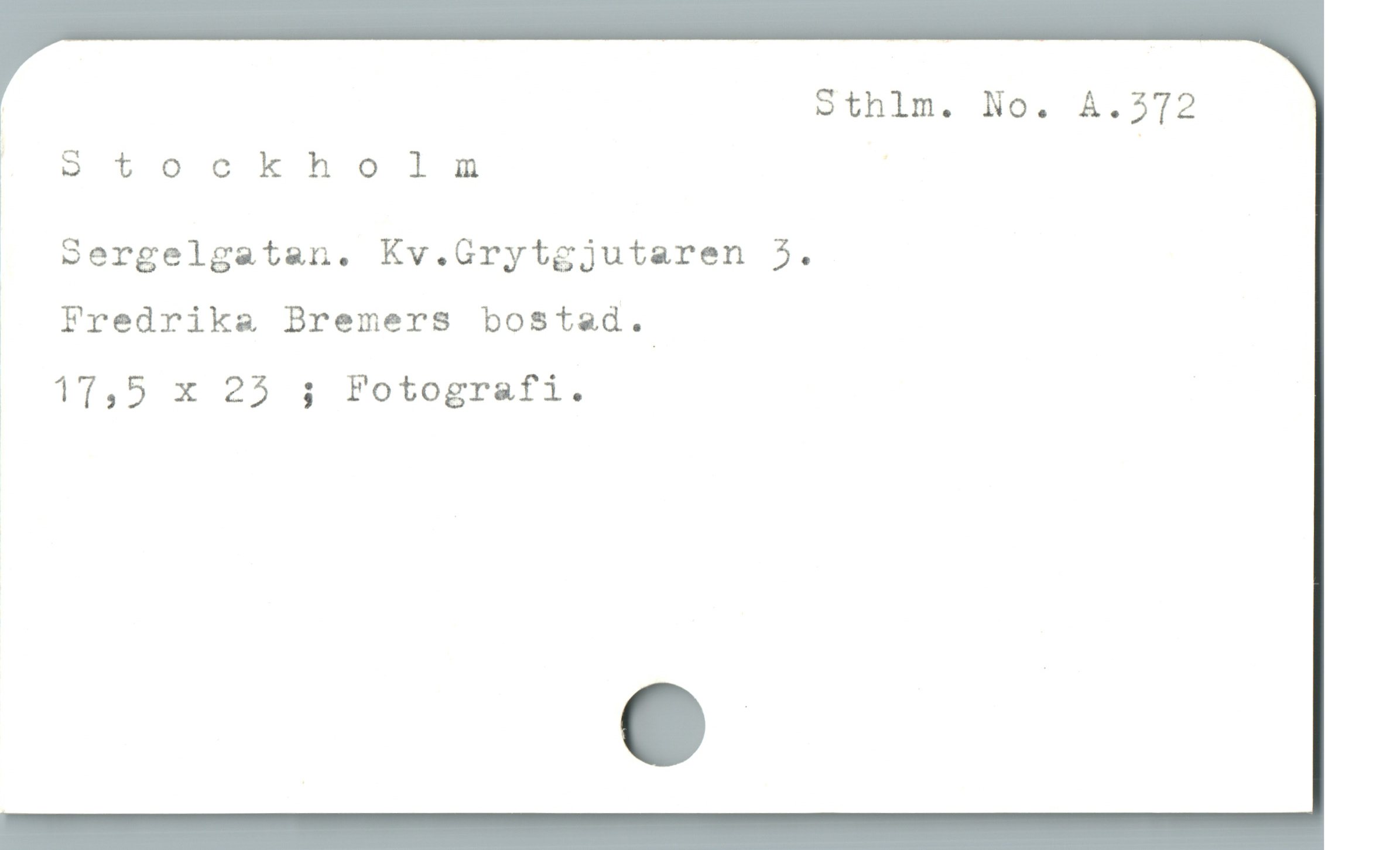  Sthlm. No. A.372
o tockholm '
o Sergelgatan. Kv.Grytgjutaren 3.
| Fredrika Bremers bostad.
i 11,5 x 25 ; Fotografi.
