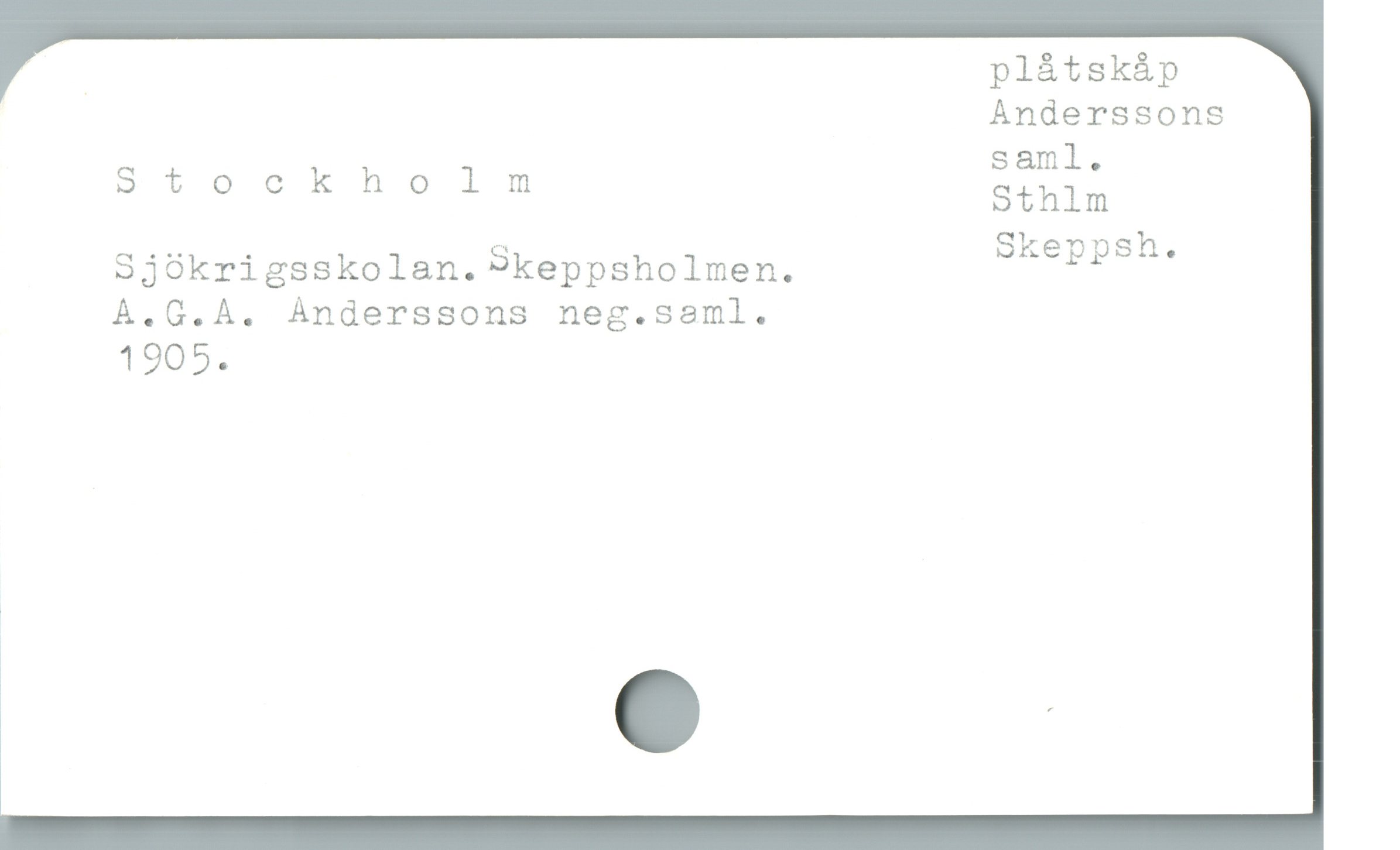  plåtskåp
Anderssons
saml.

Stockholm S£hlm

— S'!& pSn.

Sjókrigsskolan.P?keppsholmen. SONDSE

ÀA.G.ÀA. Ànderssons neg.saml.

1905.

e
