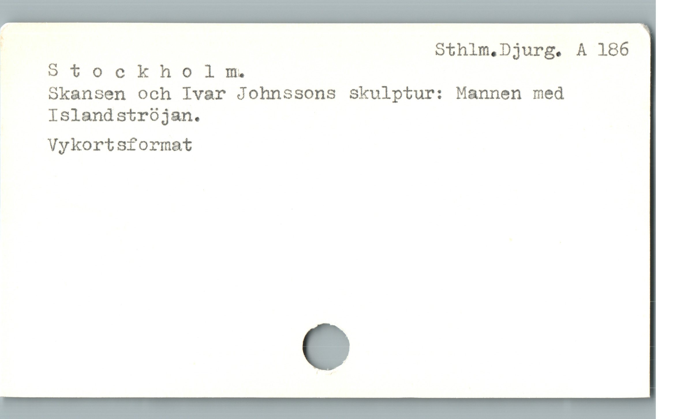  ! Sthlm.Djurg. A 186
| 9tockholm.
| Skansen och Ivar Johnssons skulptur: Mannen med
Islandstrójan.
Vykortsfbormat
