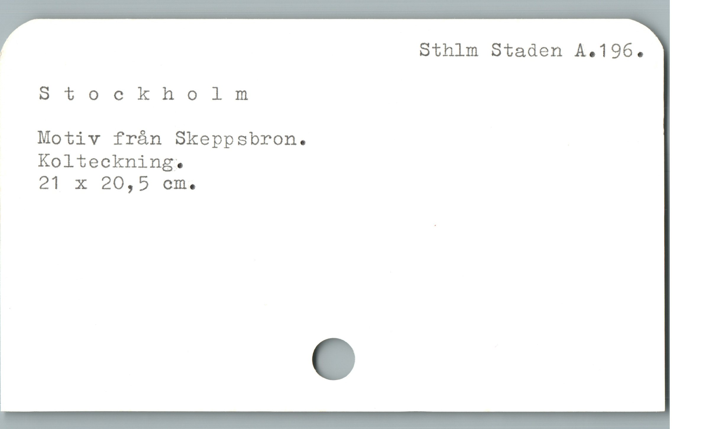  Sthlm Staden A.196.
Stockholm
Motiv från Skeppsbron.
Kolteckning.
21 x 20,5 cm.
|
