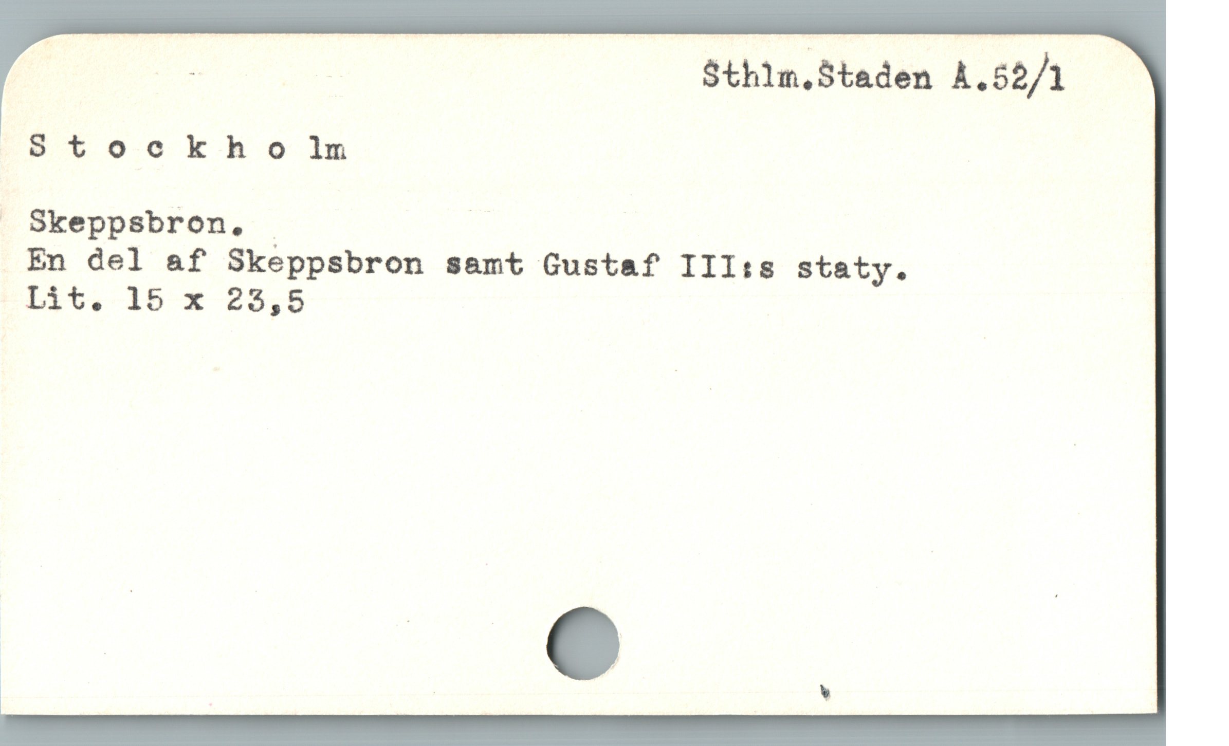  | T. | S$thlm.Staden A.52/1
8 to o k h o 1m
. Skeppsbron. : |

En del &f Skeppsbron samt Gustaf III:s staty.

Lít,. 15 x 25,5
