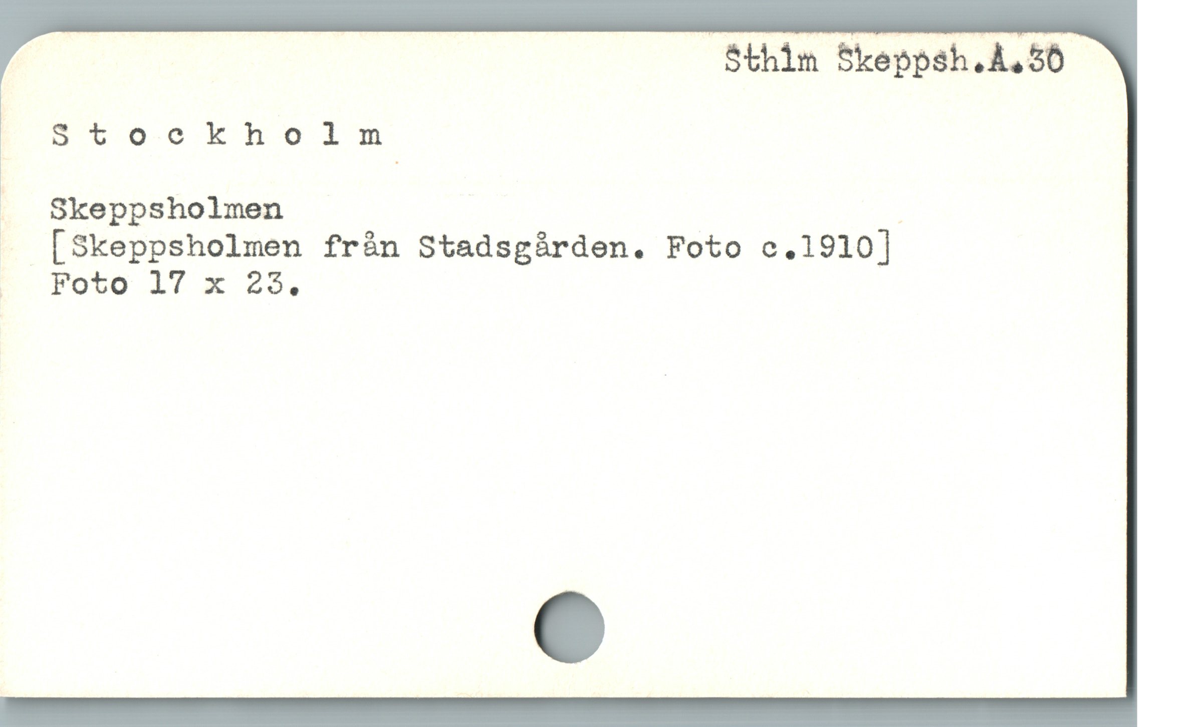  Sthim 5Skeppsh.A, 50
S t oöc kholum
. Skeppsholmen |
. [Skeppsholmen från Stadsgården. Foto c.1910]
E. FPoto IT x 25,
