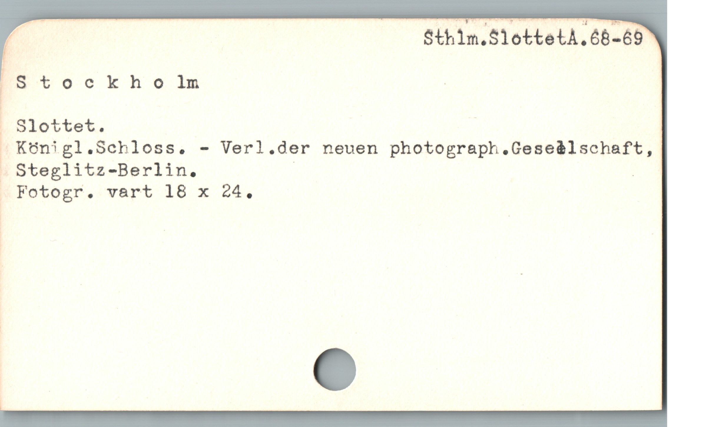 4 Sthim.SlottetA.68-69"
Stockholm :

. Slottet. |
 Keónigl.Sehloss. - Verl.der neuen photograph .Gese&lschaft,
. Steglitz-Berlin. : |

. Fotogr. vart 18 x 24,

| Å

|

|

|

ï* e
