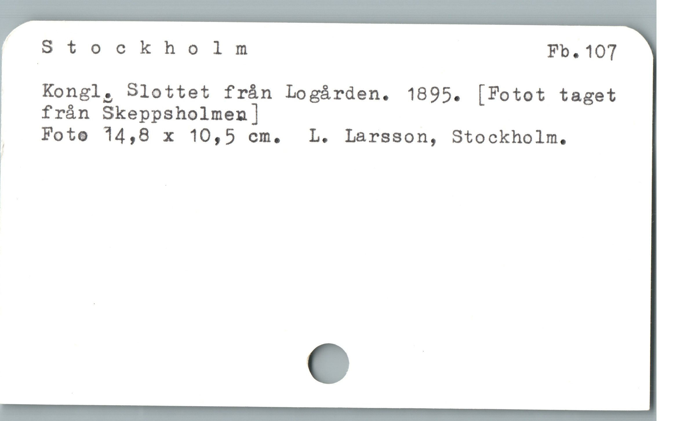  Stockholm Fb. 107
Kongl, Slottet från Logárden. 1895. [Fotot taget
frán Skeppsholmen]

/ Foto 14,8 x 10,5 cm. L. Larsson, Stockholm.
