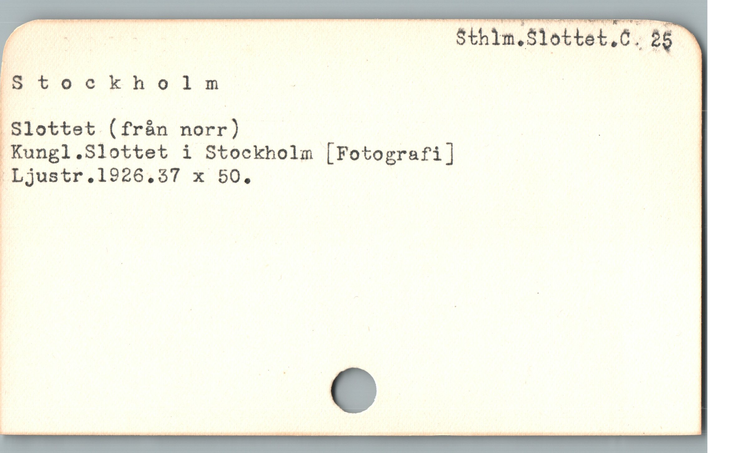  ÄStockholm G | |
Slottet (från norr) | |
.Kungl.Slottet i Stockholm [Fotografi] |
 Ljustr.1926.37 x 50. |
i | |
