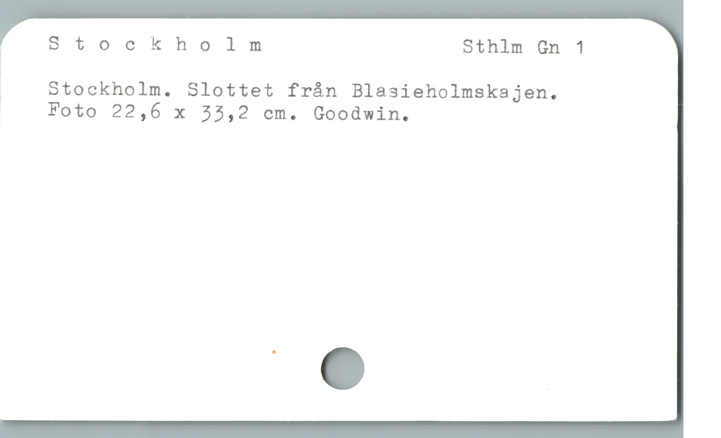  ! Stockholm Sthlm Gn 1
Stockholm. Slottet frán Blasieholmskajen.
3 Foto 22,6 x 53,2 cm. Goodwin.
