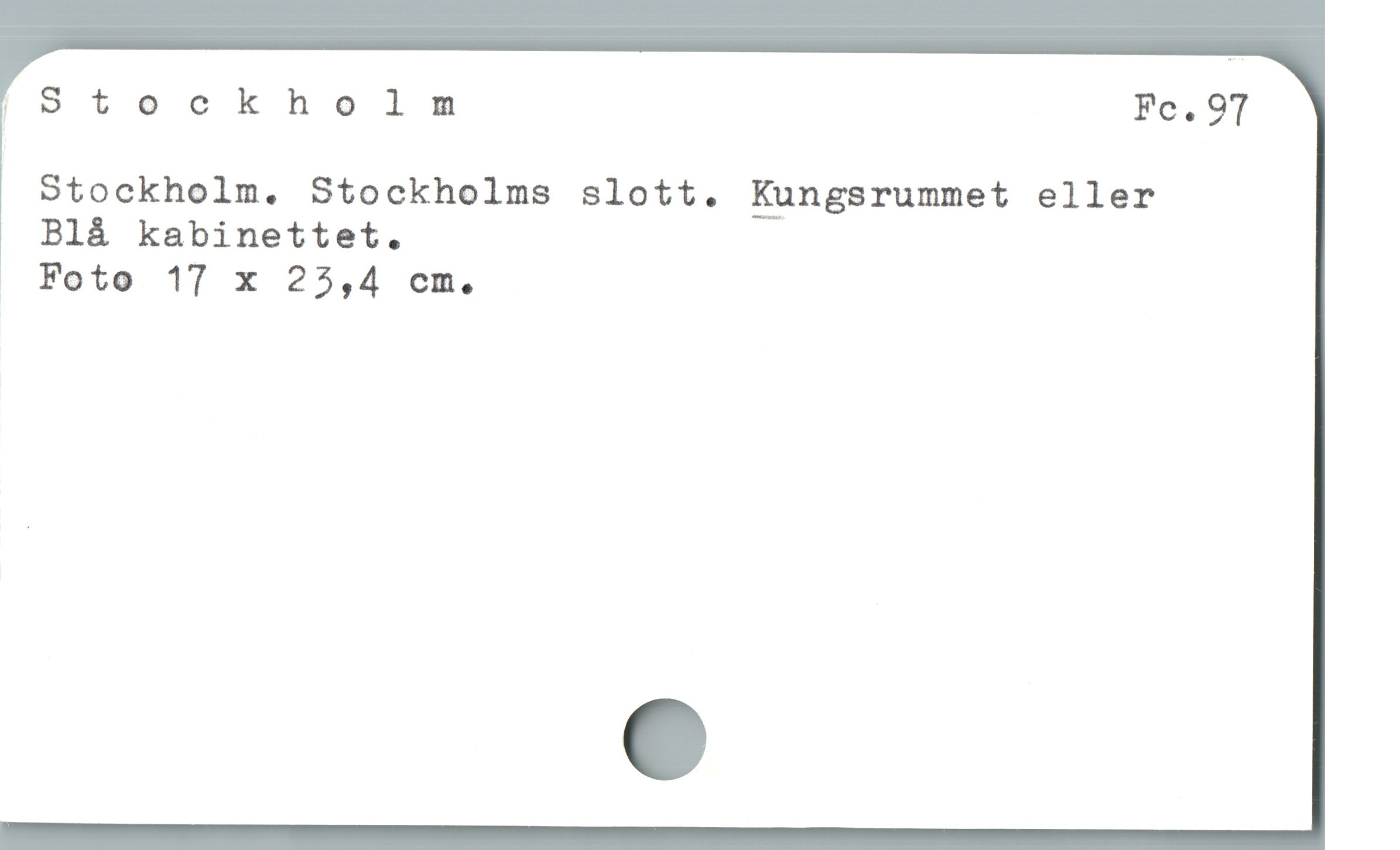 Stockholm Fc.97
Stockholm. Stockholms slott. Kungsrummet eller
Blå kabinettet.

. Foto 17 x 25,4 cm.
