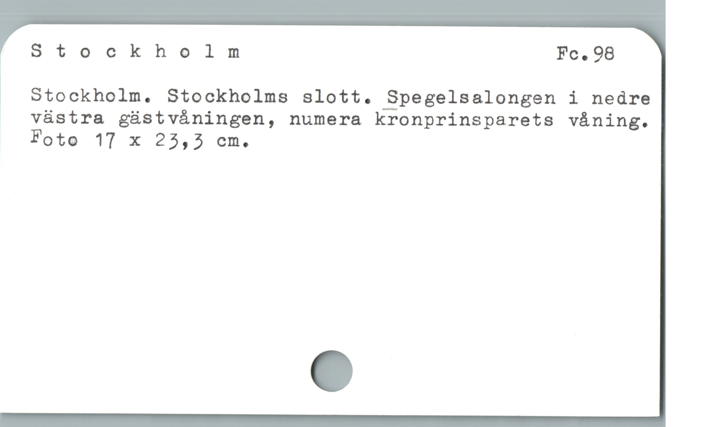  oocxcCccCcCtockholm Fc, 98
|
Stockholm. Stockholms Slott. Spegelsalongen i nedre
västra g&stváningen, numera kronprinsparets váning.
. Foto 17 x 23,3 em.
