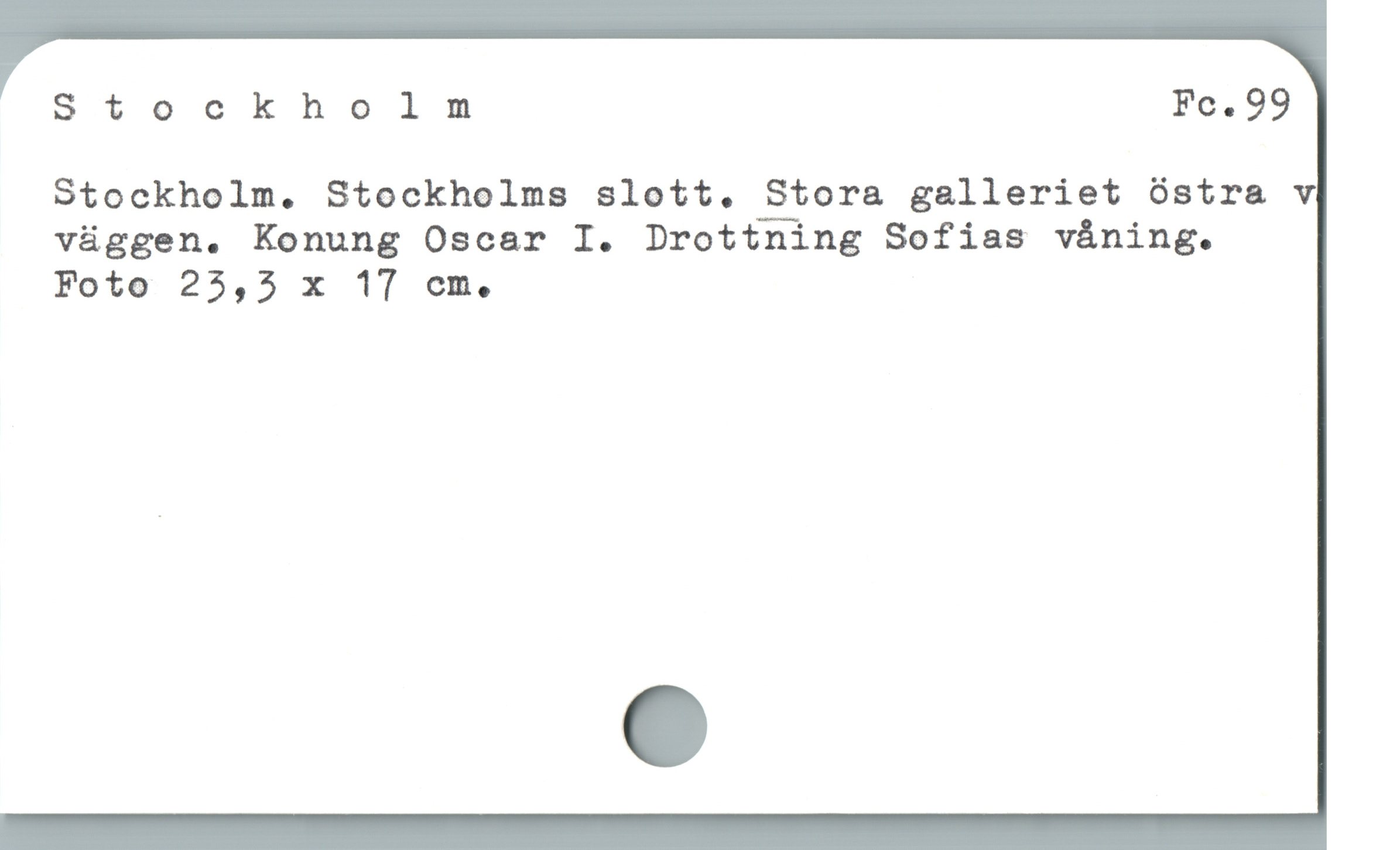  Stockholm Fc.99
Stockholm. Stockholms slott. Stora galleriet óstra v
vüggen. Konung Oscar I. Drottning Sofias váning.
Foto 25,5 x 17 cm.
