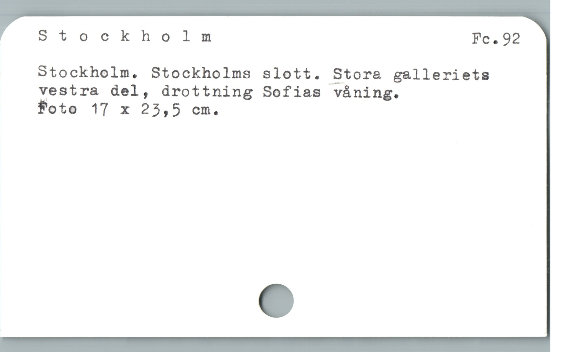  Stockholm Fc.92
, Stockholm. Stockholms slott. Stora galleriets
1 vestra del, drottning Sofias váning.
* foto 17 x 25,5 cm.
|
|
1
e
