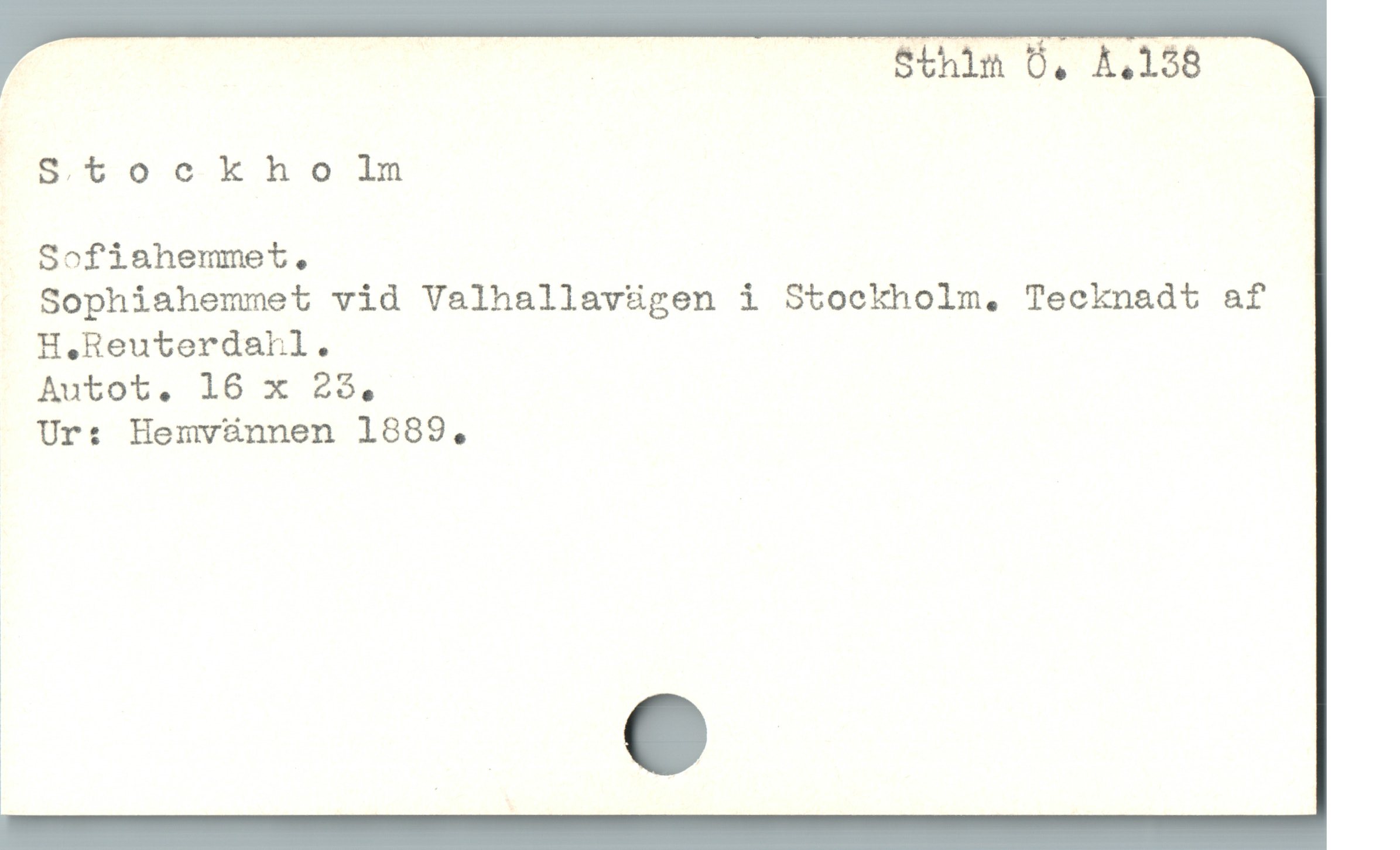  . Sthim B. A.138
| SHr0 e-kh o lm
Sofishemmet,
Sophiahemmet vid Valhallavügen i Stockholm. Tecknadt af
H.Reuterdahl.
Auntéót. 186 x 25,
Ur: Hemv&nnen 1889,
|
