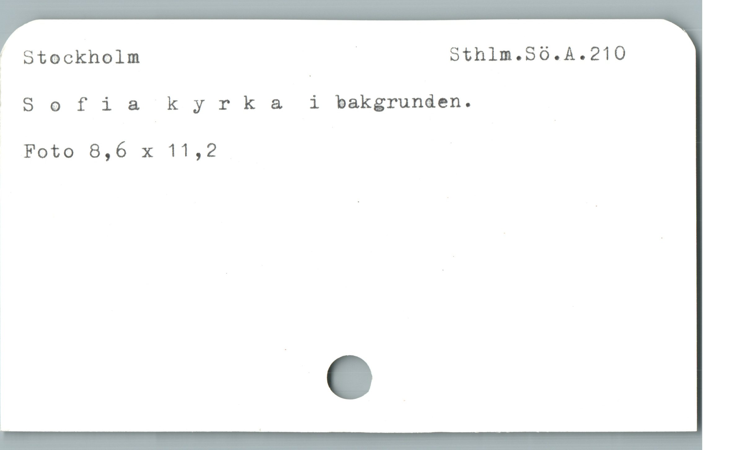  oStockholm | Sthlm.80.A.210
^Sofia k yrka& i bakgrunden.
Foto 8,6 x 11,2

