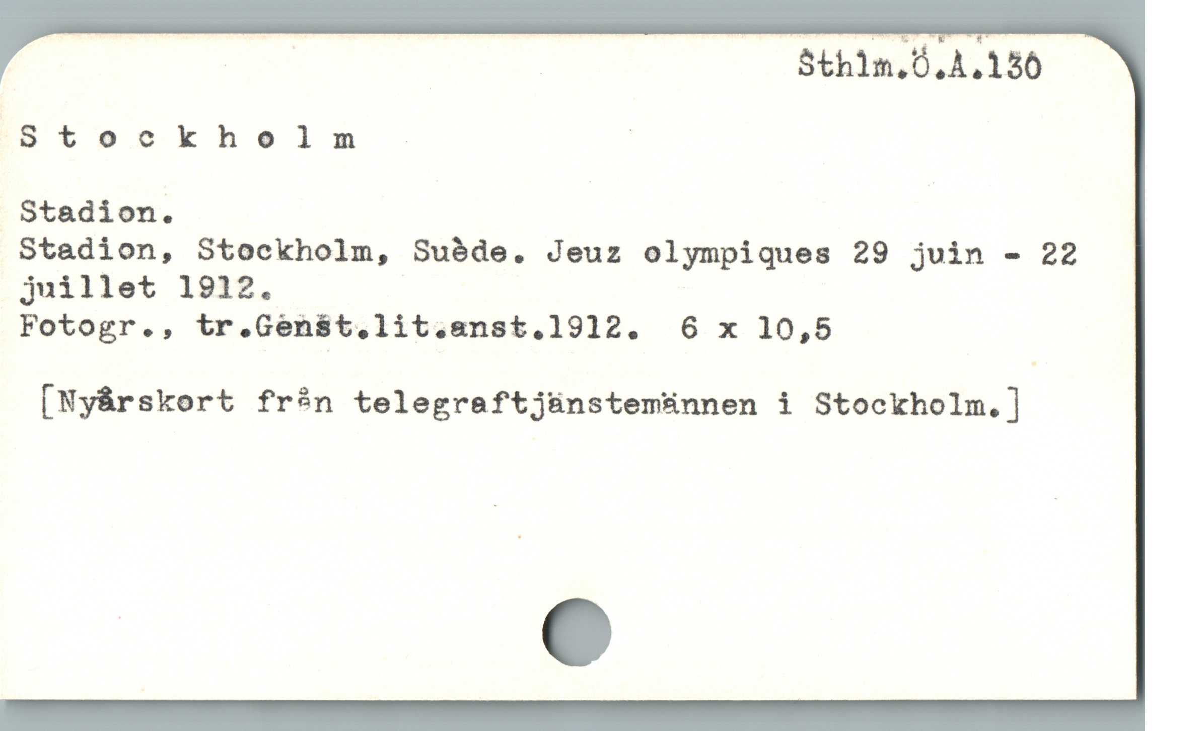  | ; : —— Sthin.Ó,.150
8Stookhelm . /
Stadion.
Stadion, Stockholm, Suóde. Jeuz olympiques 29 juin - 22
juillet 1912.
Fotogr., tr.Gen$t.lit.snst.1912. 6 x 10,5

[Nyárskort från telegreftj&ünstem&ánnen i Stockholm.]
