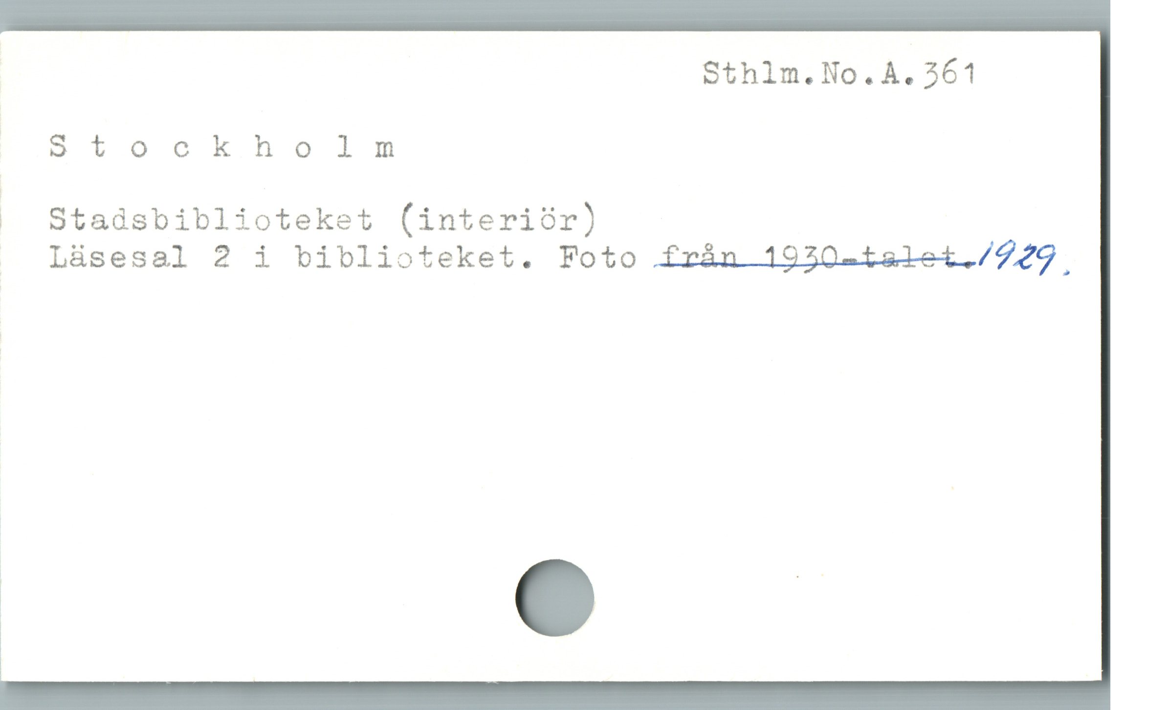  Sthlm.No.A. 361
oxcCSt ockholm
| Staásbiblioteket (interiör)
. Lüsesal 2 i biblioteket. Foto frán 1950-talet./229
' J
