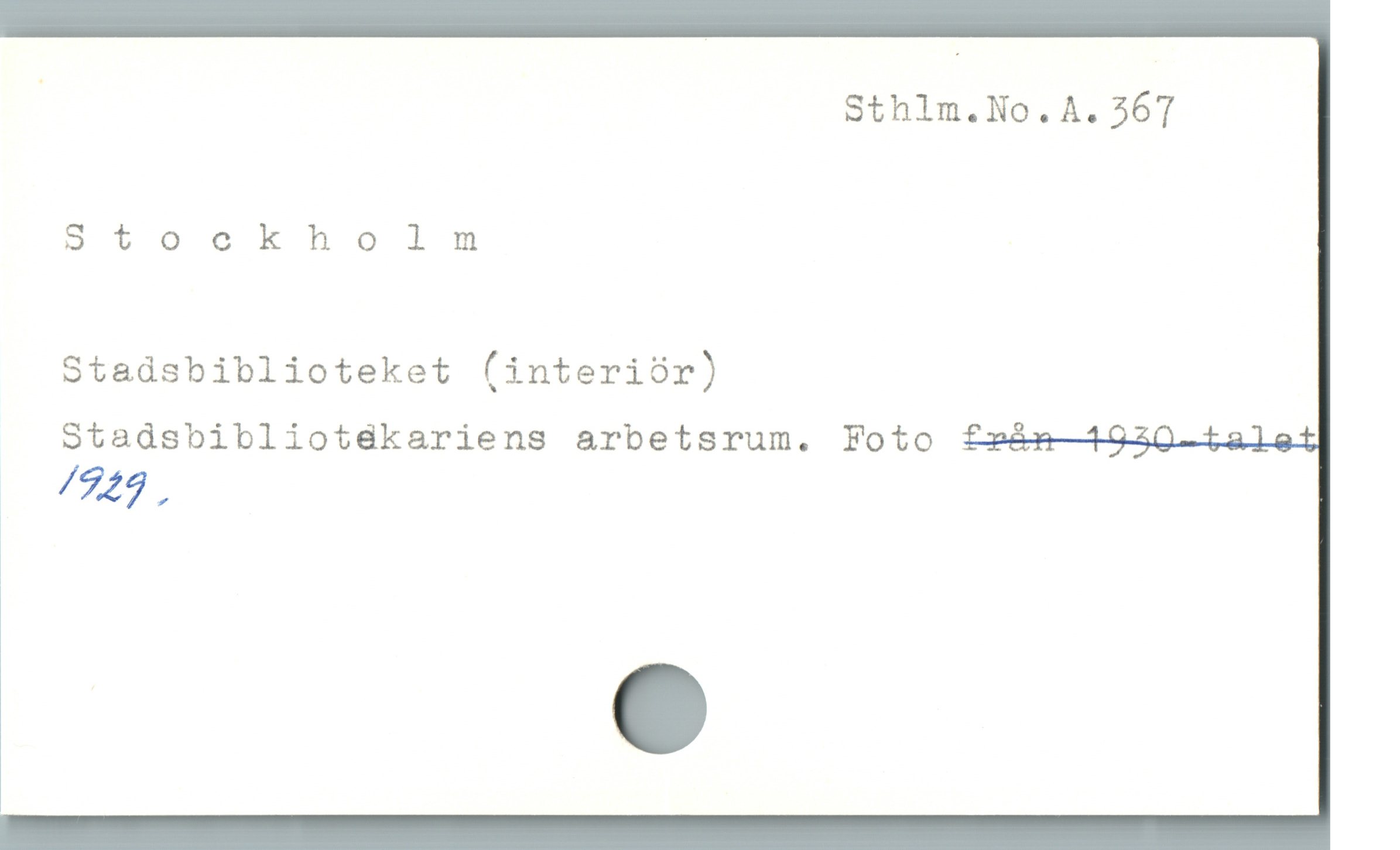  | Sthlm.No.A. 367
Stockholm

Stadsbiblioteket (interióor)
Stadsbibliot&kariens arbetsrum. Foto
