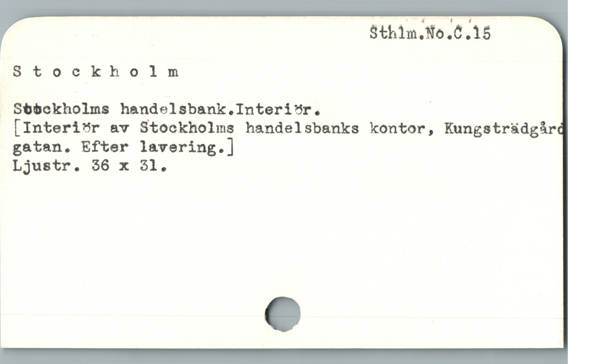  | $thin.No.6.15
8t1500ckholnsa
. Sbóbckholms handelsbank.Interi"r. |
 [Interi"r av Stockholms handelsbanks kontor, Kungstr&dgir
gatan. Efter lavering.]
Ljustr. 36 x 31.
