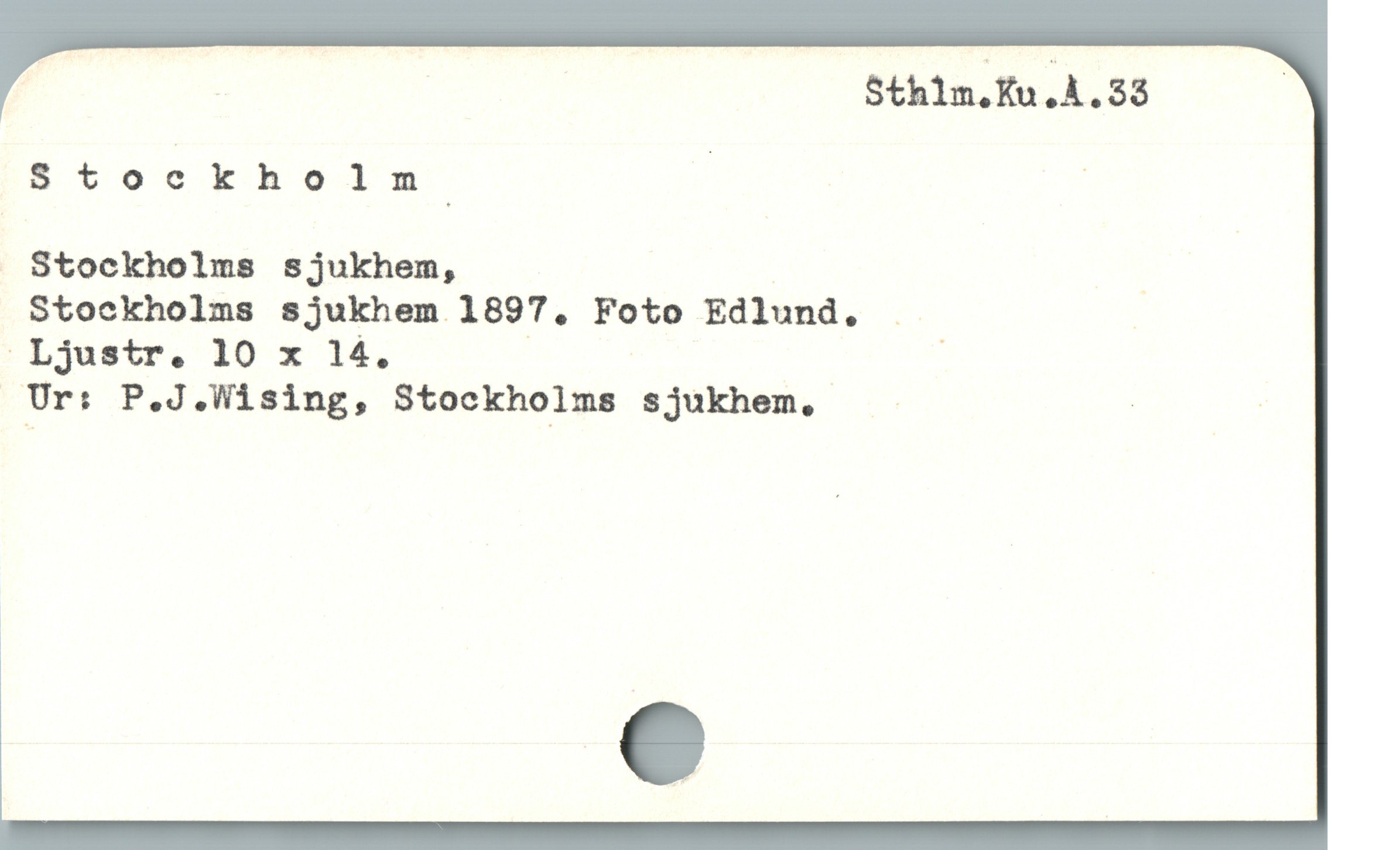  á | | Sthilm.Ku.Å.33 |
8tockholnm ; | j
. Stockholms sjukhem, | ;
Stockholms sjukhem 1897. Foto Edlund. : |
 Ljustr. 10 x 14. | '

Ur: P.J.Wising, Stockholms sjukhem,. - - |
