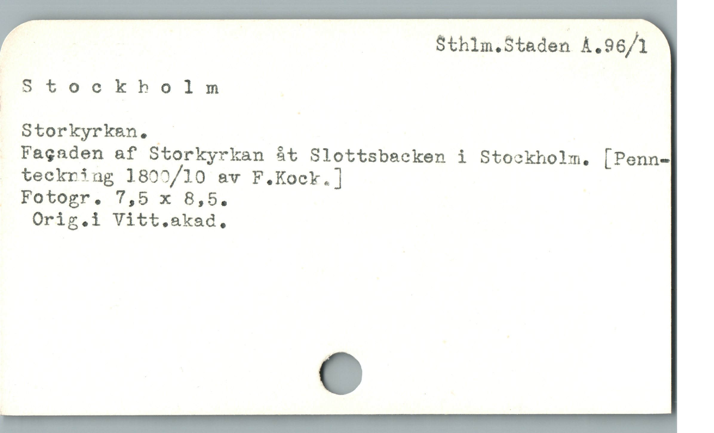  P. $thlm.Steden A.96/1
. Stockbholm
| A
Storkyrken,. . .
Fagnden af Storkyrkan àt Slottsbacken i Stockholm,. [Penn-
« teckniug 1802/10 a&v F.Kock.]
| Fotogr. 7T,5 x 8,5.
Orig.i Vitt.akad,
