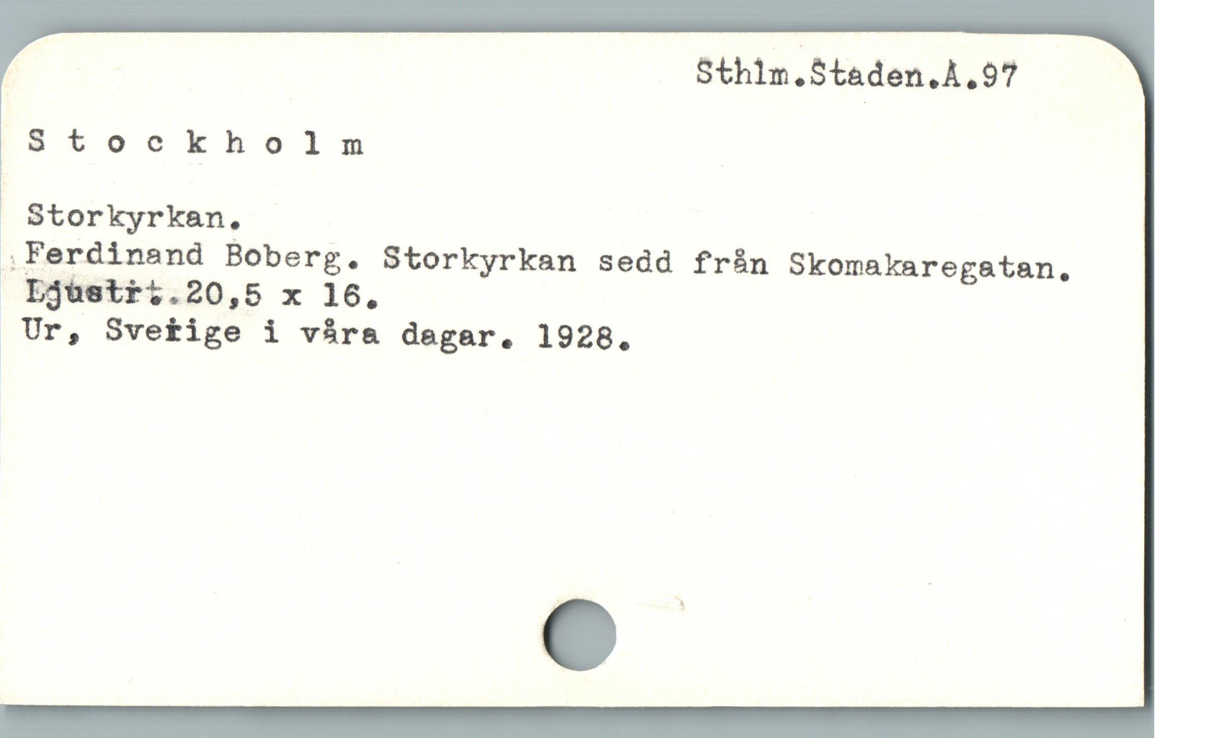  Sthlm.Staden.A.97
Stockholm |
» Storkyrkan,
Å,Eeydinand Boberg. Storkyrkan sedd från Skomakaregatan,
 Ejüstti.20,5 x 16.
.Ur, Svefige i våra deger. 1928.
