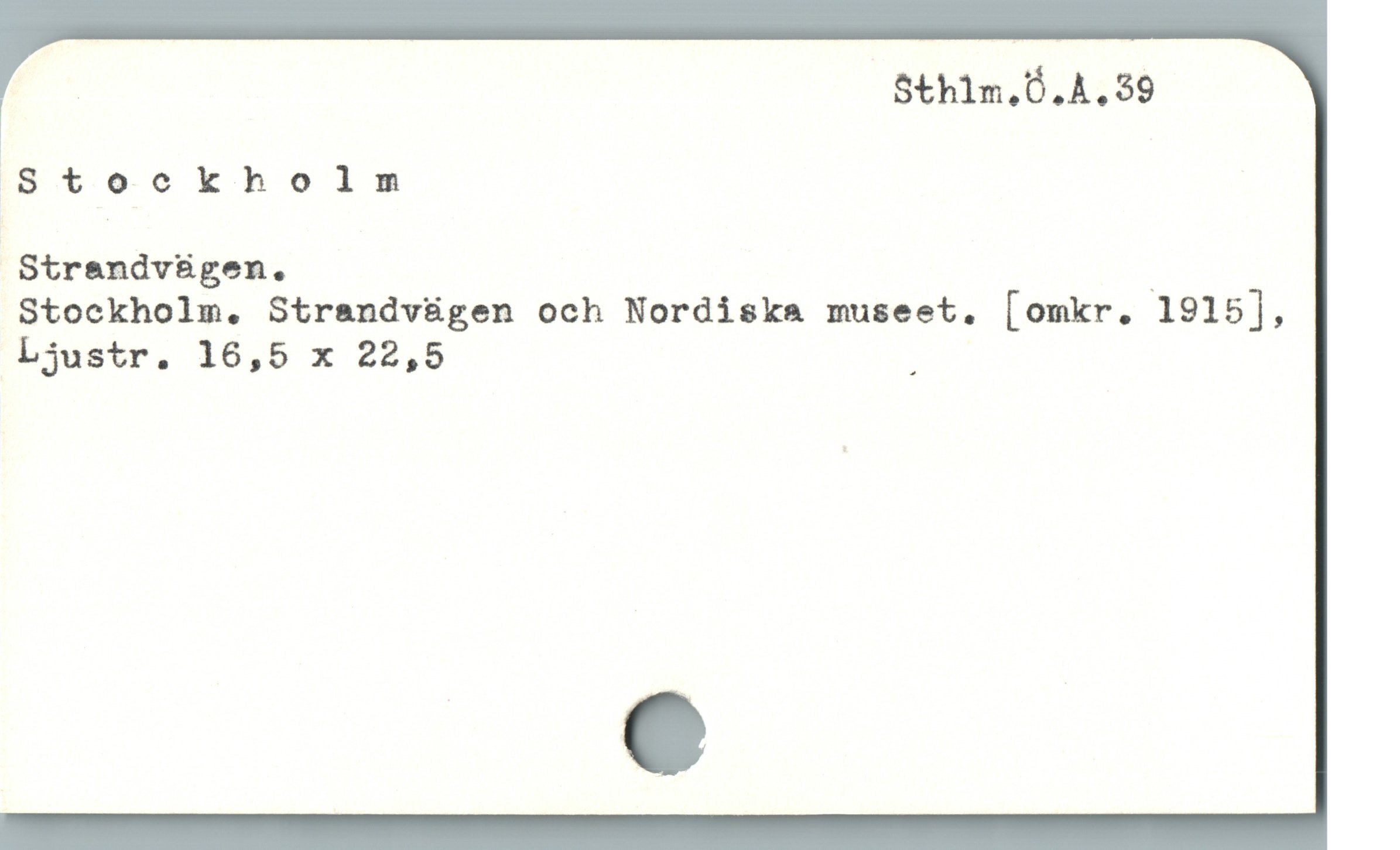  I Sthlm,Ó,A, $9
Stockholm

Strendv&gen. _
Stockholm. Strandvägen och Nordiska museet. [omkr. 1915],
L$astr, 16,5 x 22,5 :
