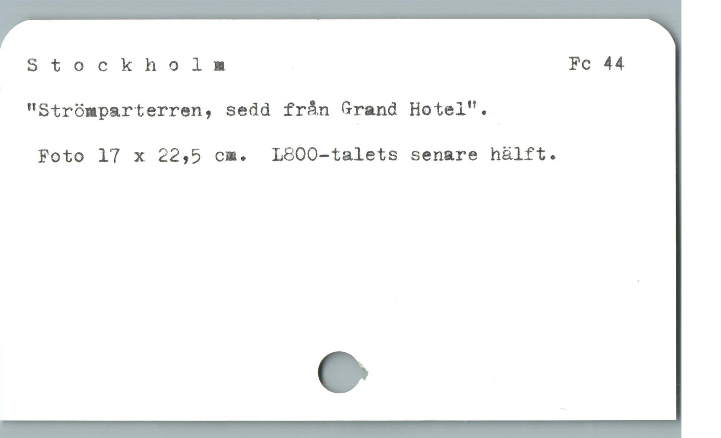  Stockholm Fc 44
"Strómparterren, sedd frán Grand Hotel".
Foto 17 x 22,5 cm.  L800-talets senare hàlft.
