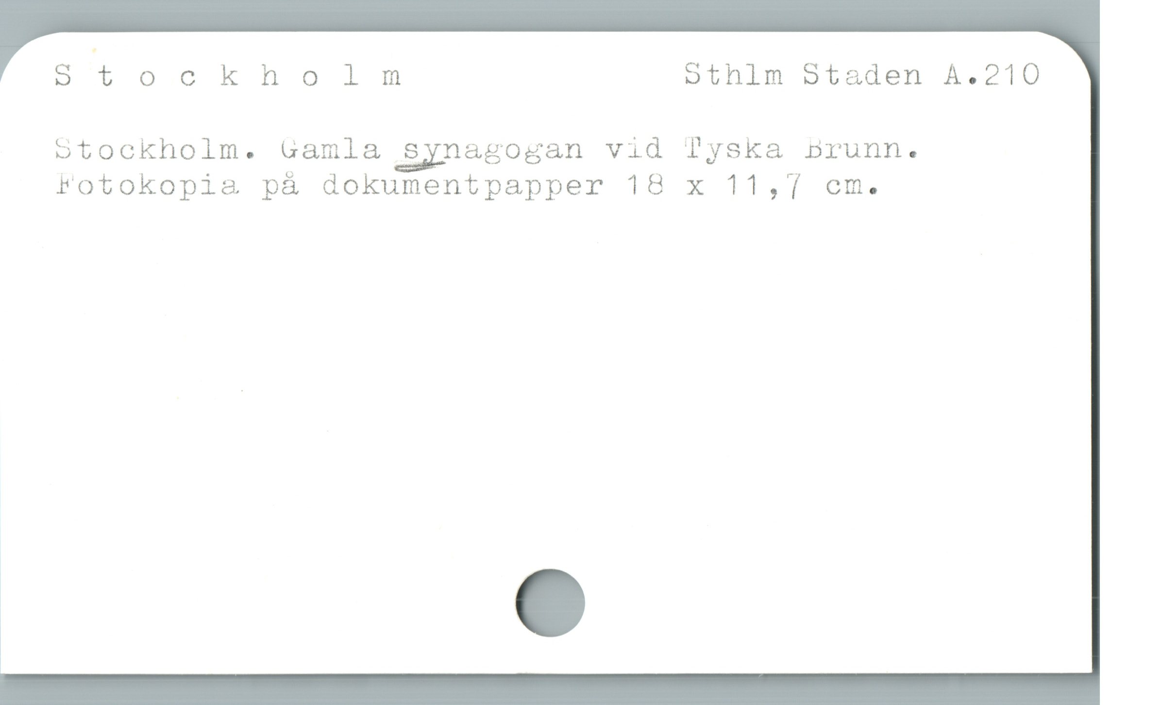  S t ockholm othlm Staden A.210
otockholm. Gamla Synagogan vid jTyska prunn.
Fotokopia pà dokumentpapper 18 x 11,7 cm.
