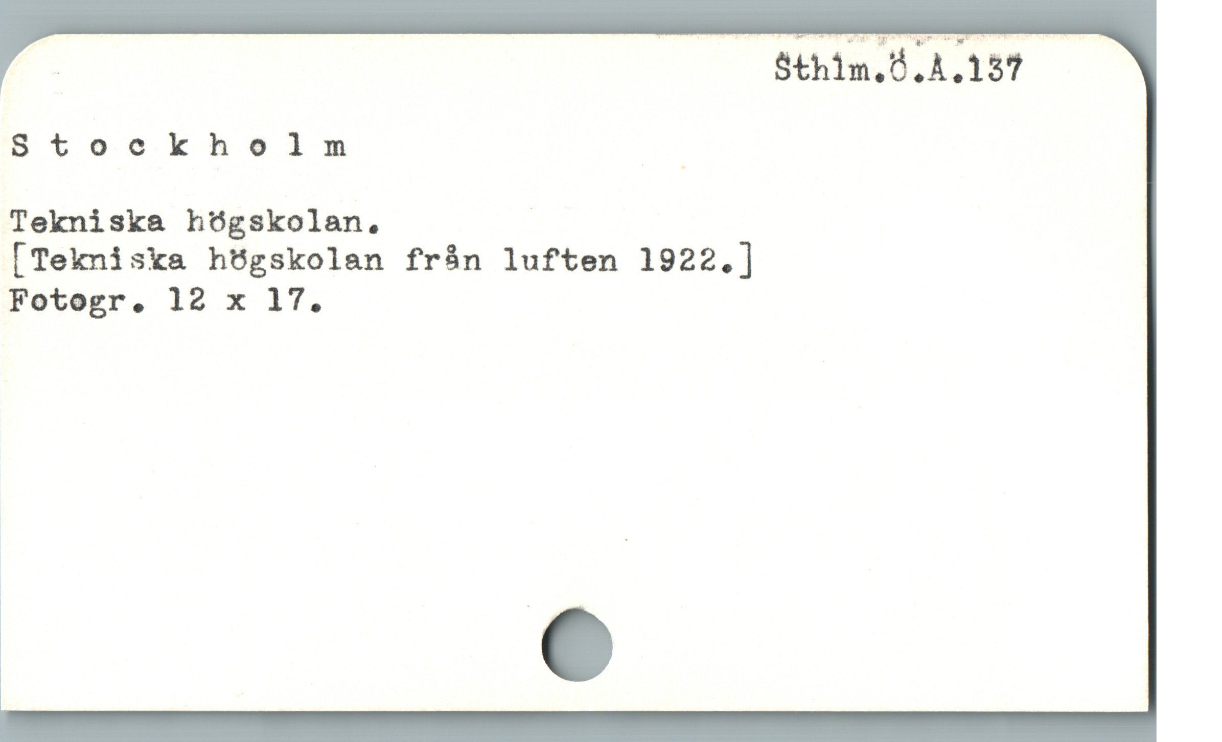  ! Sth1m,3,A,187
Stockholm |
Tekniska hógskolan. |
[Tekniska högskolan frán luften 1922.]
Fotogr. 12 x 17.
