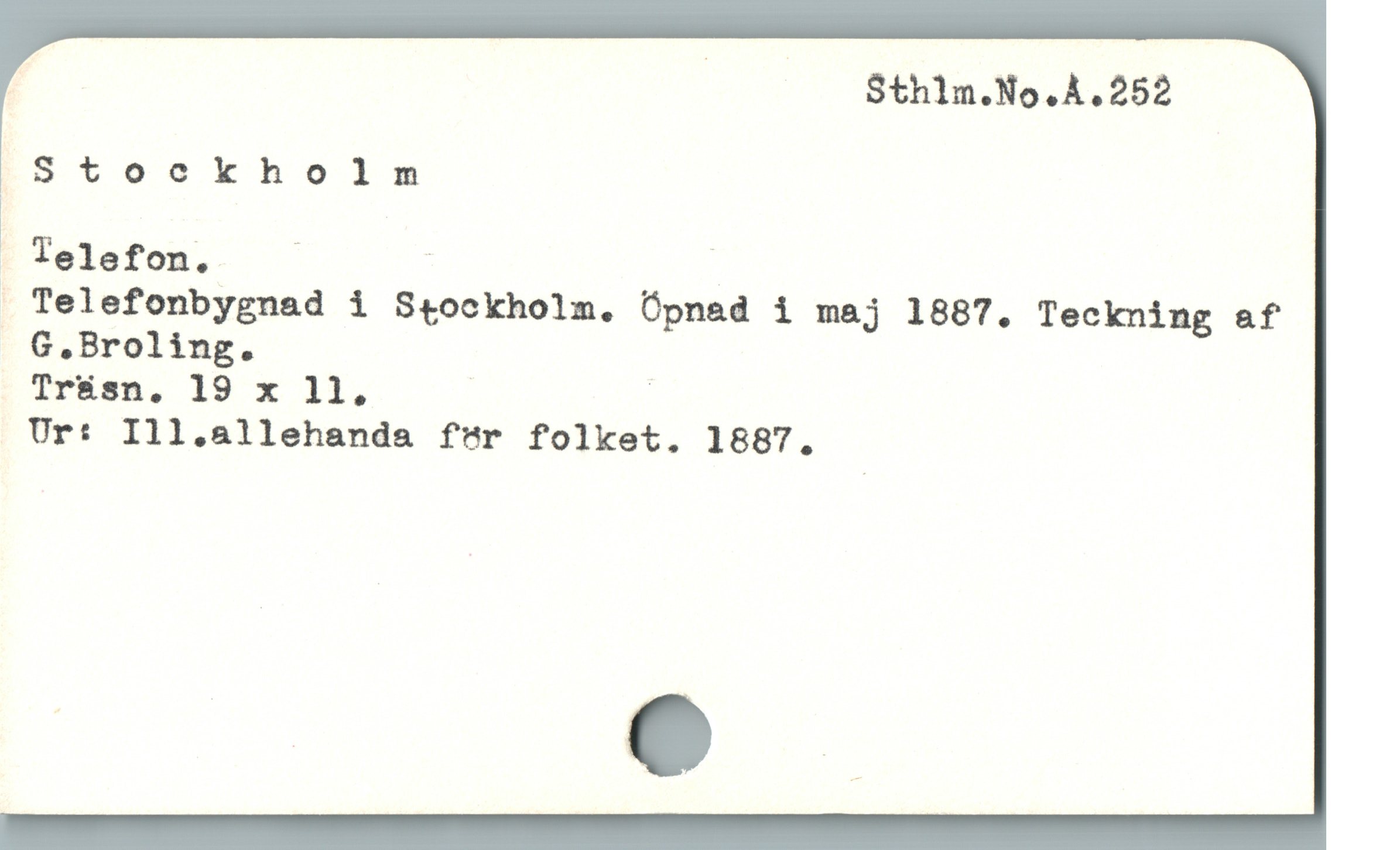  , — ^ — BSthim.Ho.A.252
Stockholm
|
* Telefon. ; ; :
Telefonbygnad i Stockholm. Üpnad i maj 1887. Teckning &f
. G.Broling.
Tr&Bsn, 19 x 11, | /
Ur: Ill.allehanda f'rr folket. 1887.
