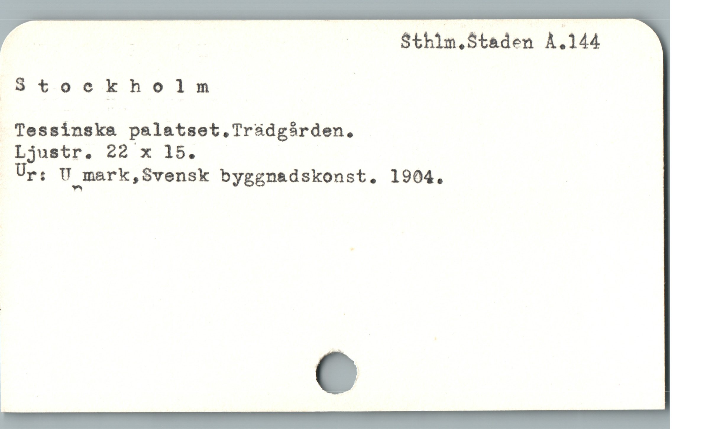  | : ( Sthim.Staden A.144
Stockholm |
Tessinska peslatset,Tradgóárden.
Ljustr. 22 x 15.
Ür; U_mark,Svensk byggnadskonst. 1904.

