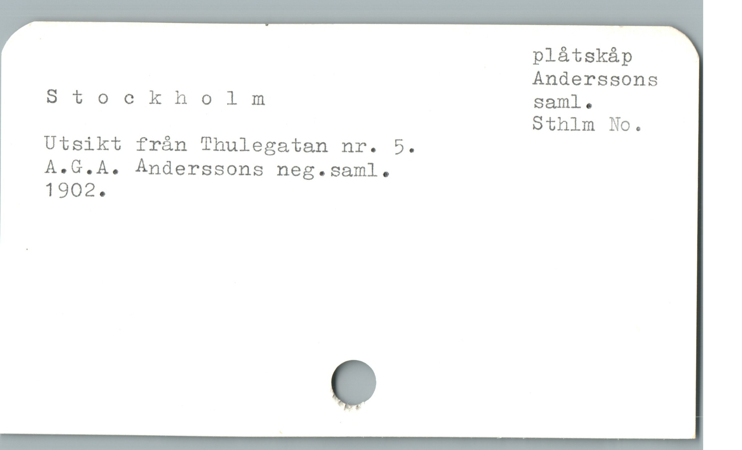  plåtskåp
Anderssons
Stockholmnm saml .
Sthlm No.
Utsikt från Thulegatan nr. 5.
A.G.A. Anderssons neg.saml.
1902.
