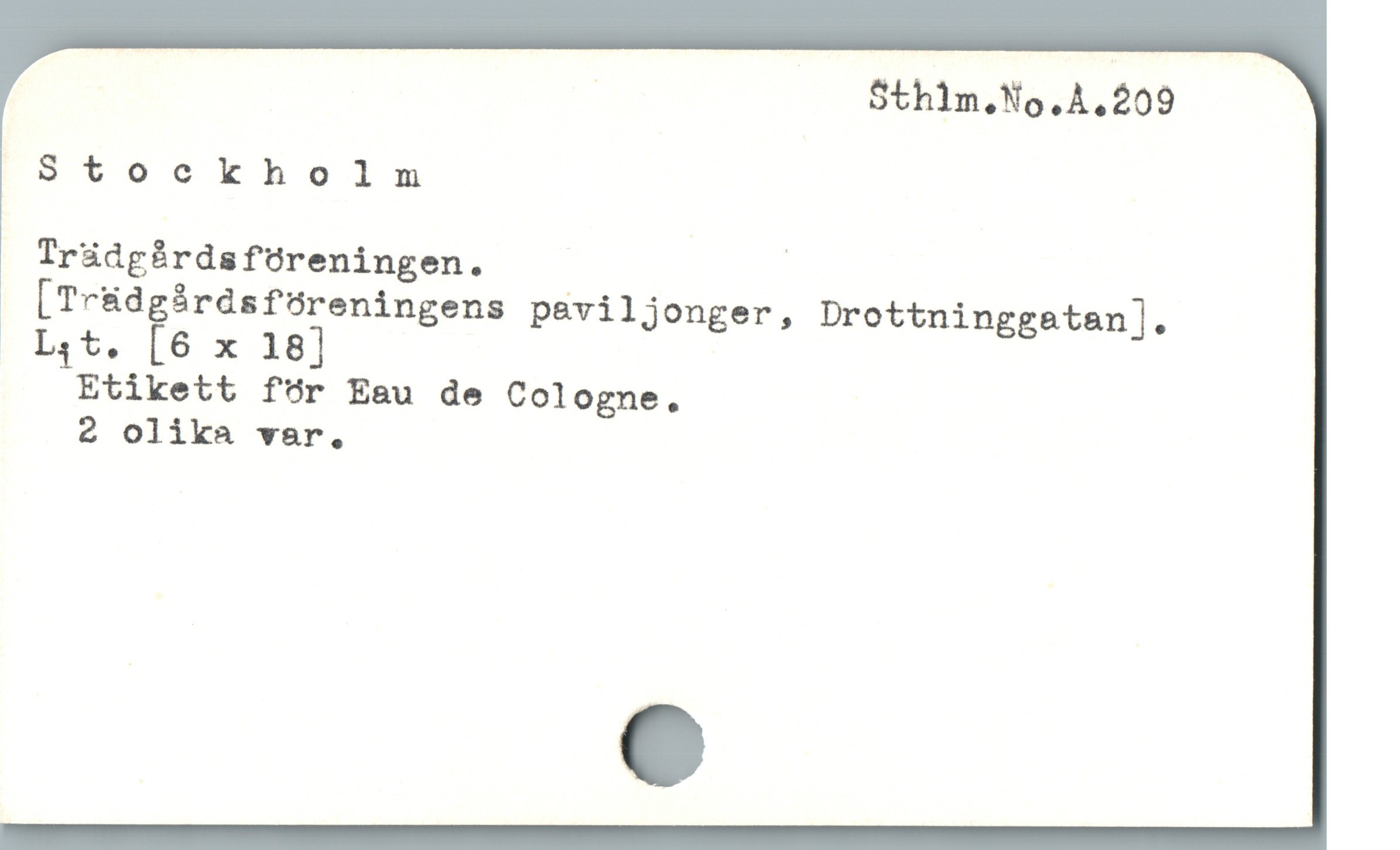  | —— Sthin.No.4.209
Stockholm
Ir&dgárdsfÜüreningen. |
* [Trädgåråsföreningens paviljonger, Drottninggatan].
Lit. [6 x 18]
Etikett för Eau de Cologne.
2 olika var.,
